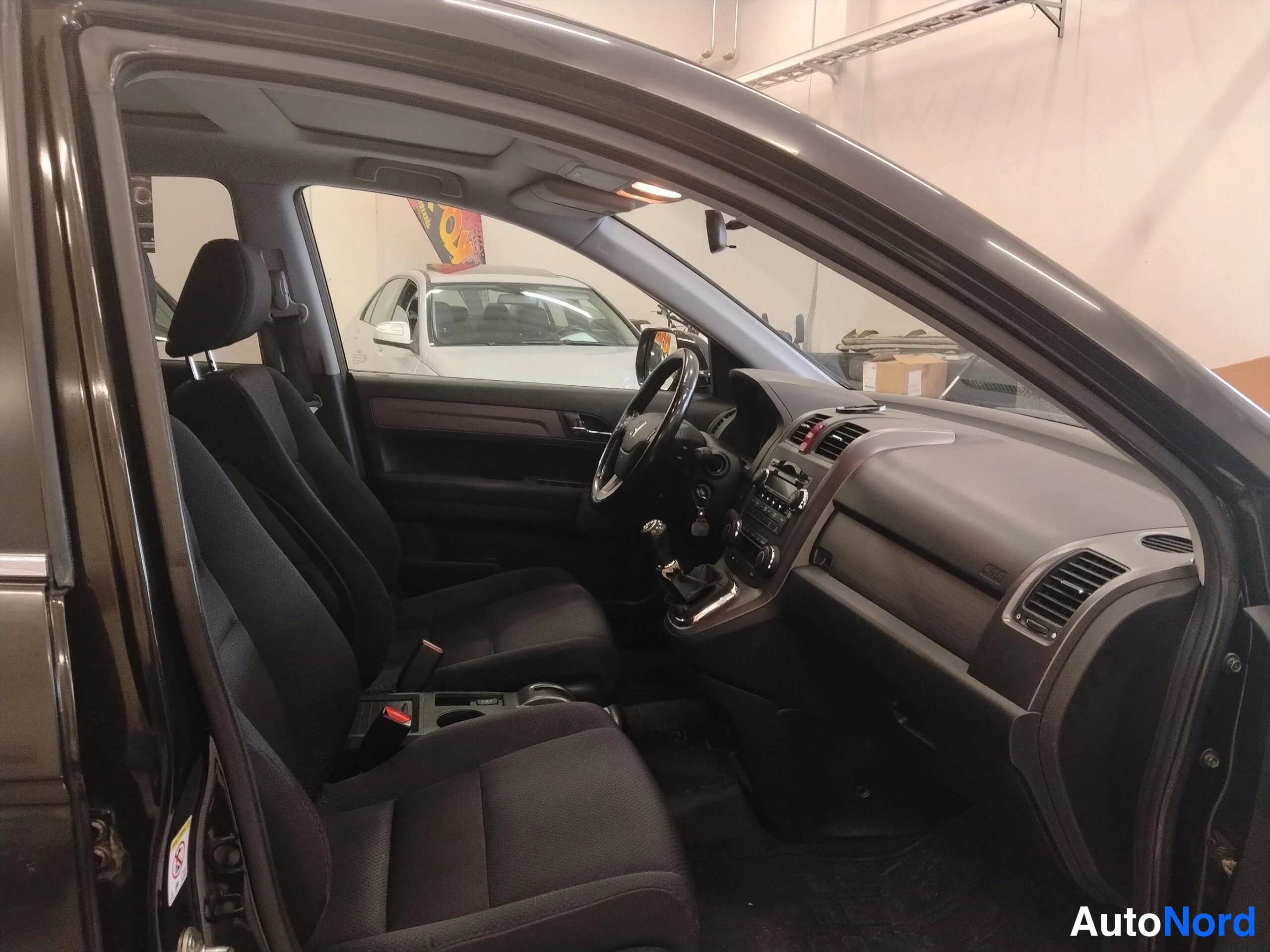 Ruskea Honda CR-V 2008, etuistuimet, kuva 15