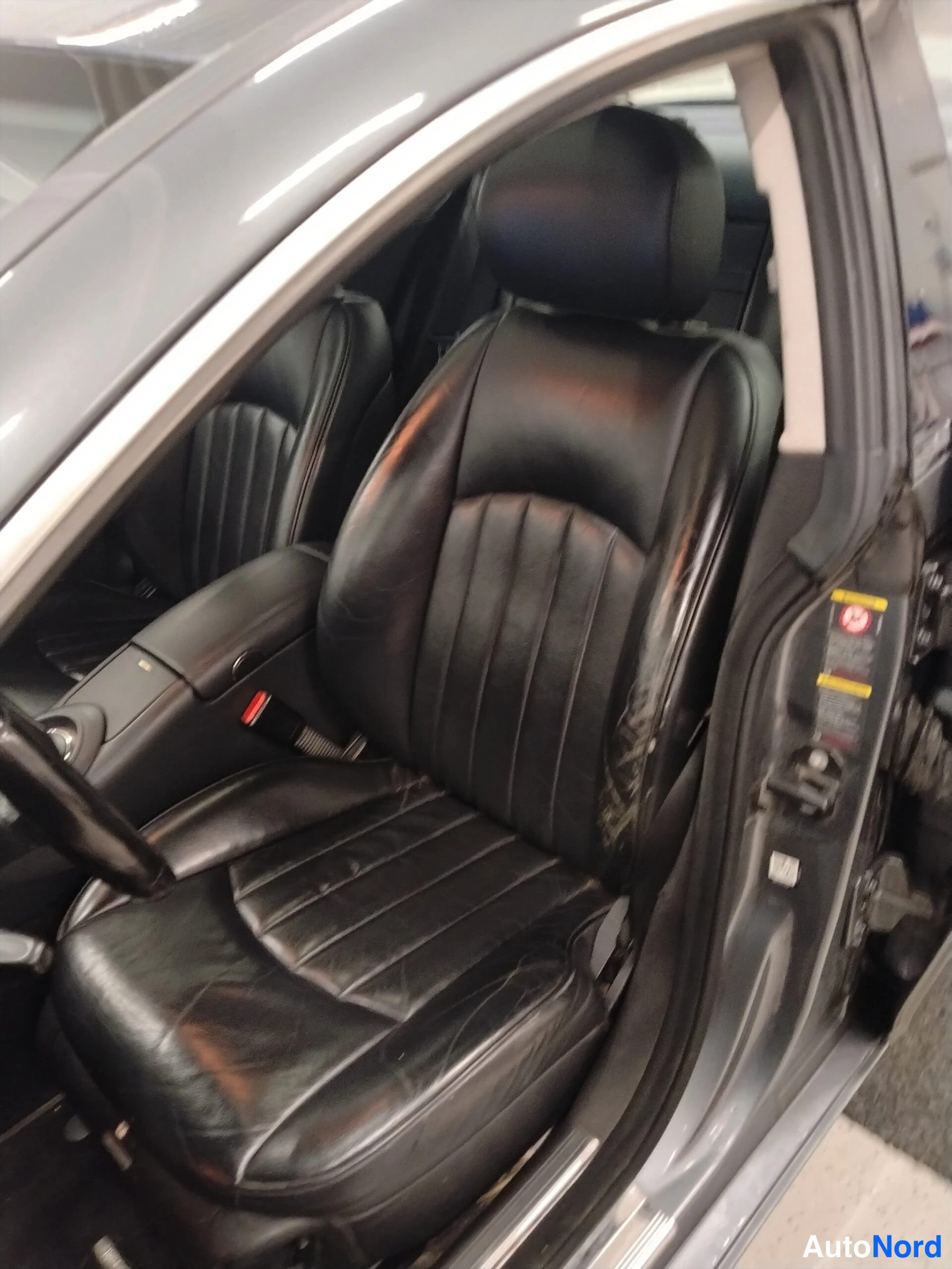 Harmaa Mercedes-Benz CLS 2008, etuistuimet, kuva 21