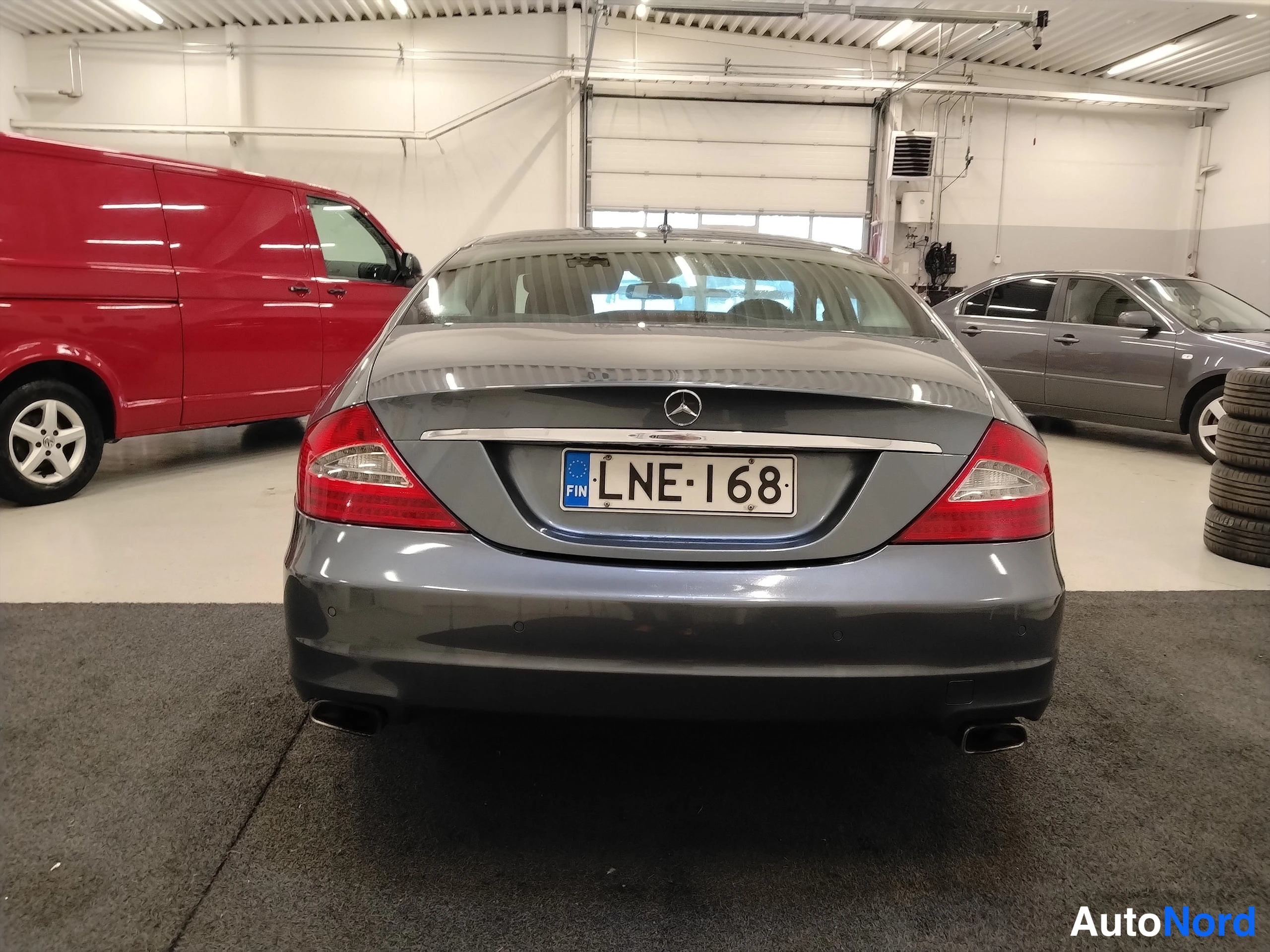 Harmaa Mercedes-Benz CLS 2008, takaa, kuva 14