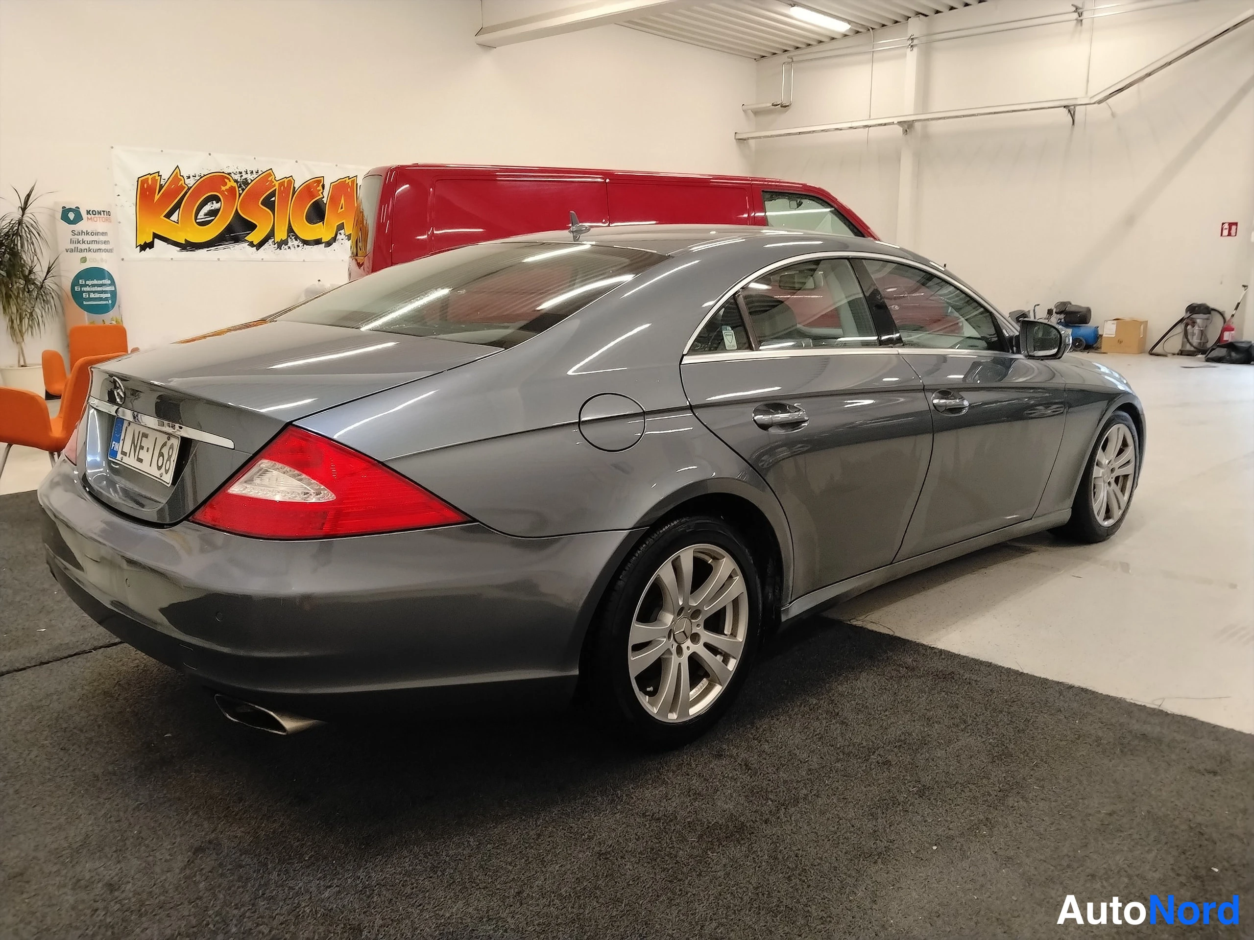 Harmaa Mercedes-Benz CLS 2008, takaviisto, kuva 12