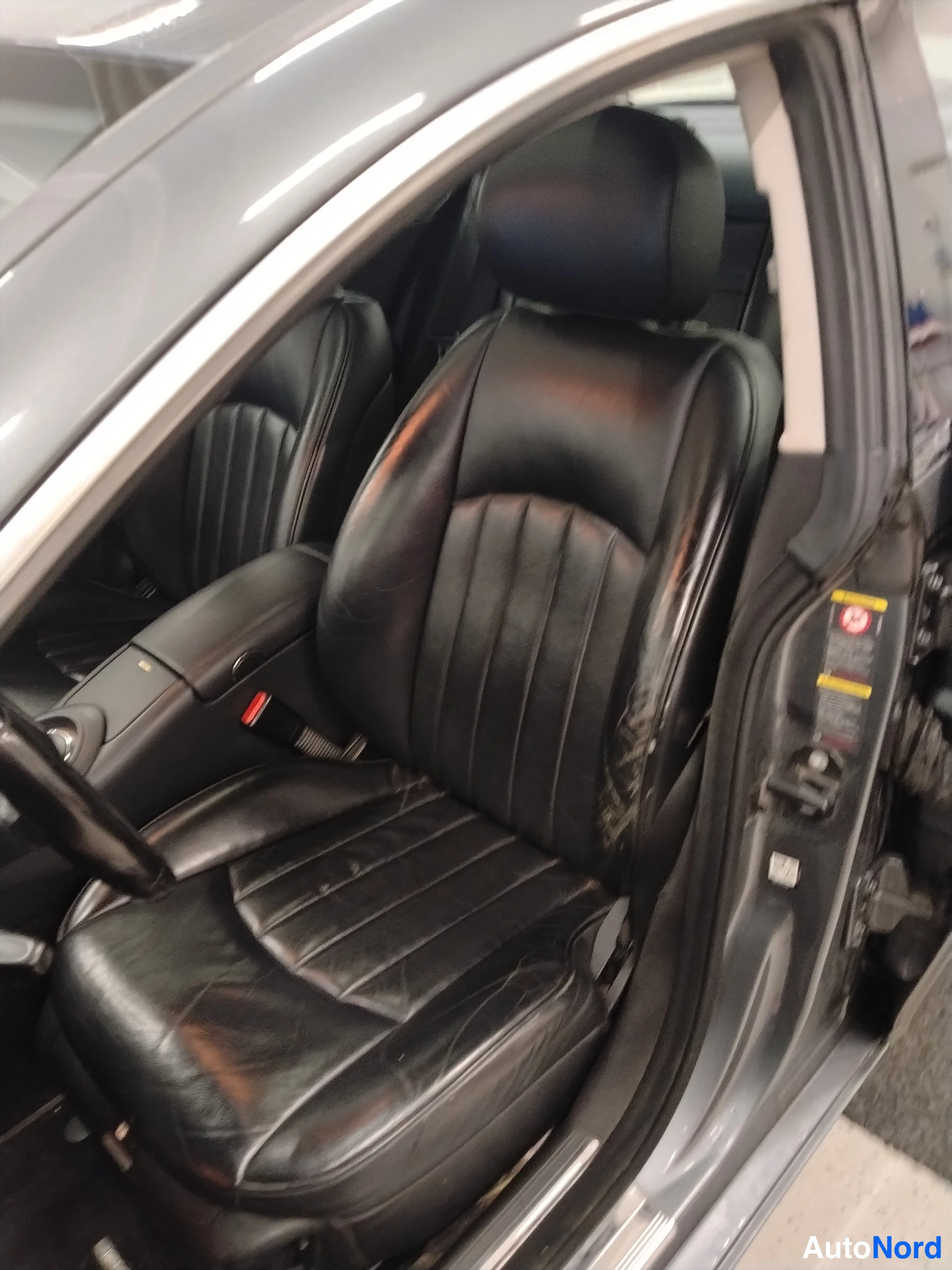 Harmaa Mercedes-Benz CLS 2008, etuistuimet, kuva 22