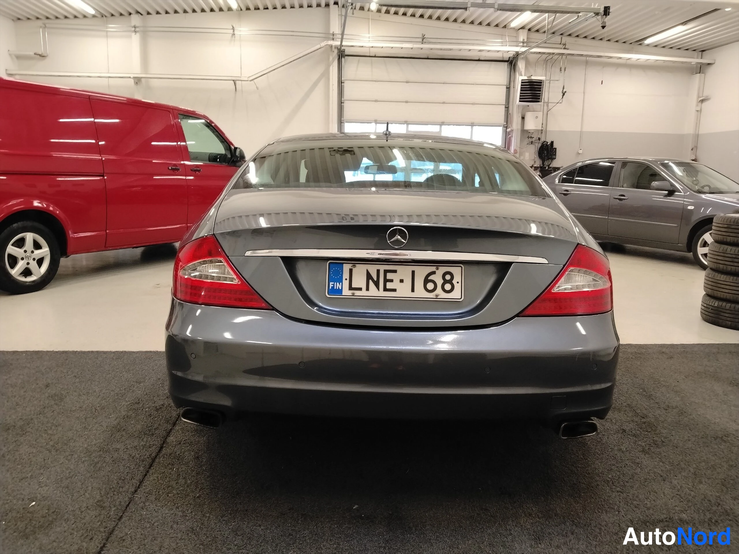 Harmaa Mercedes-Benz CLS 2008, takaa, kuva 13
