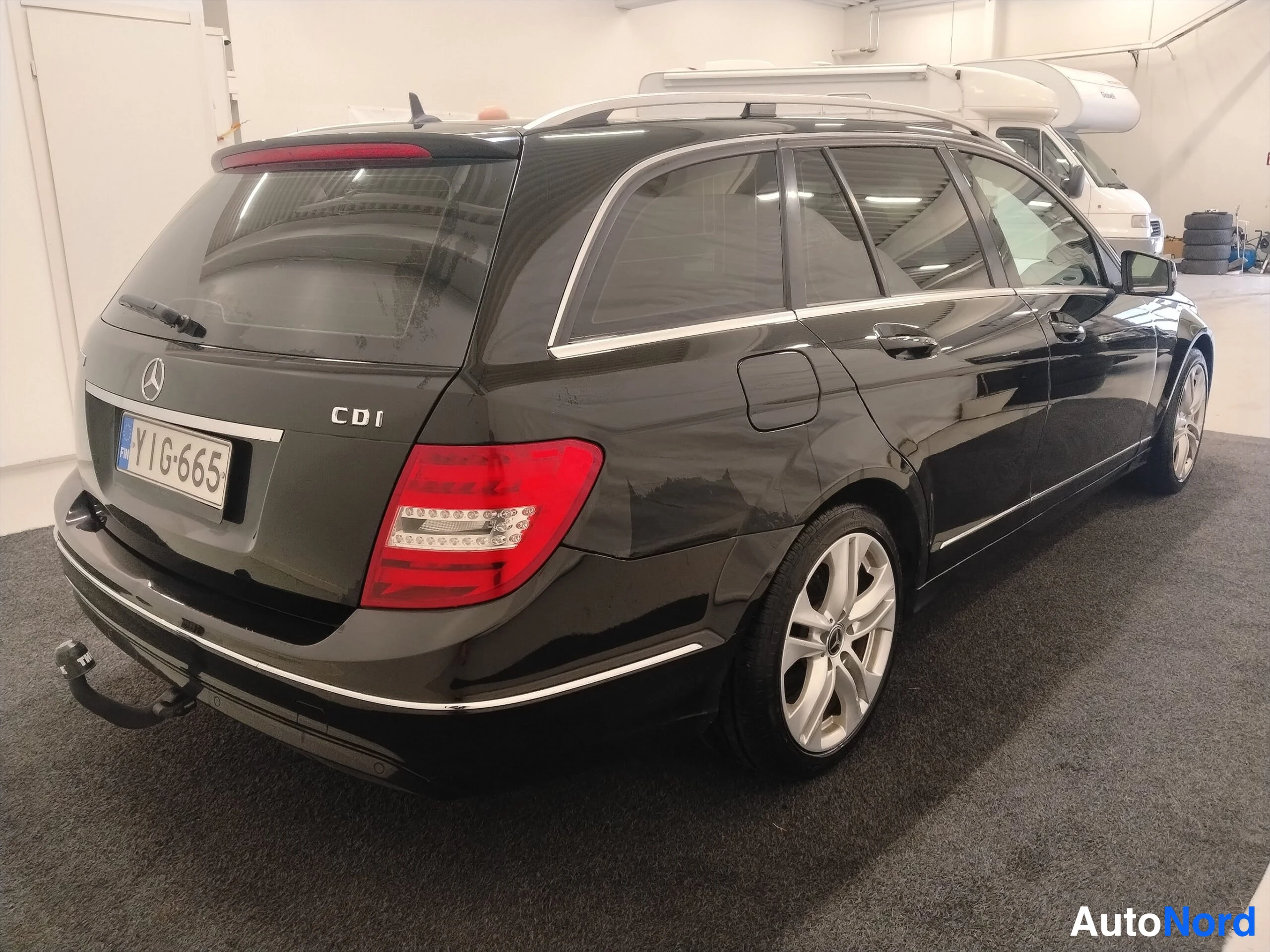 Musta Mercedes-Benz C 2013, takaviisto, kuva 7