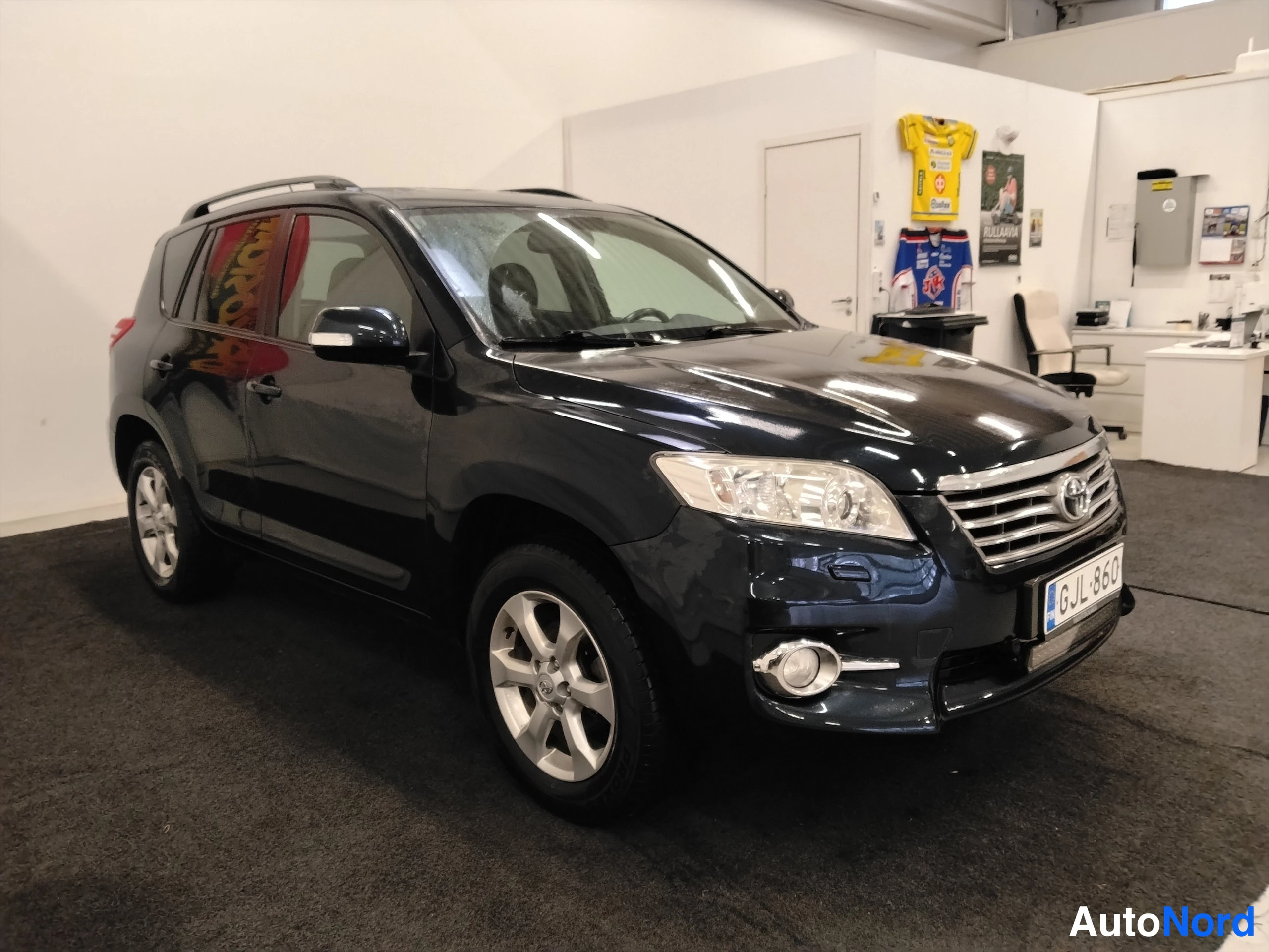 Hopea Toyota RAV4 2012, etuviisto, keula oikealle, kuva 4
