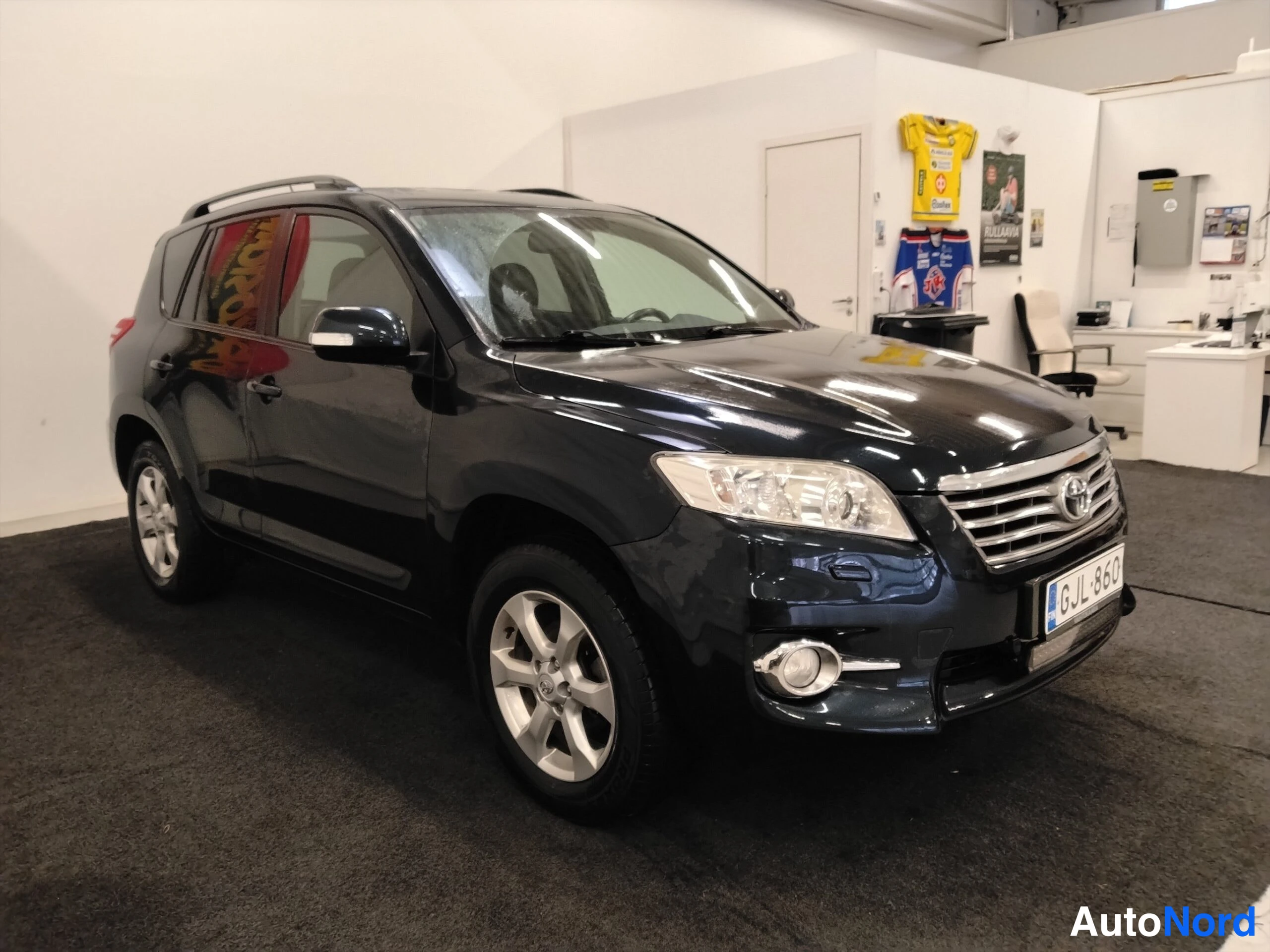 Hopea Toyota RAV4 2012, etuviisto, keula oikealle, kuva 3