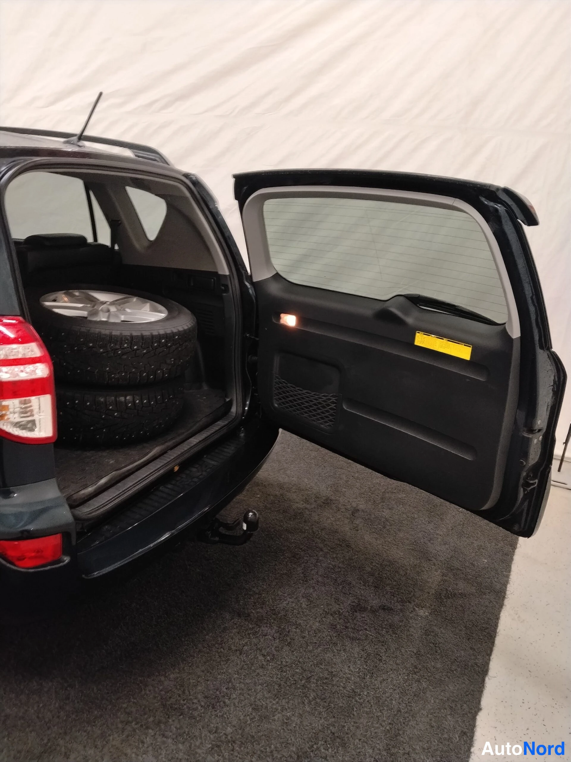 Hopea Toyota RAV4 2012, tavaratila, kuva 16