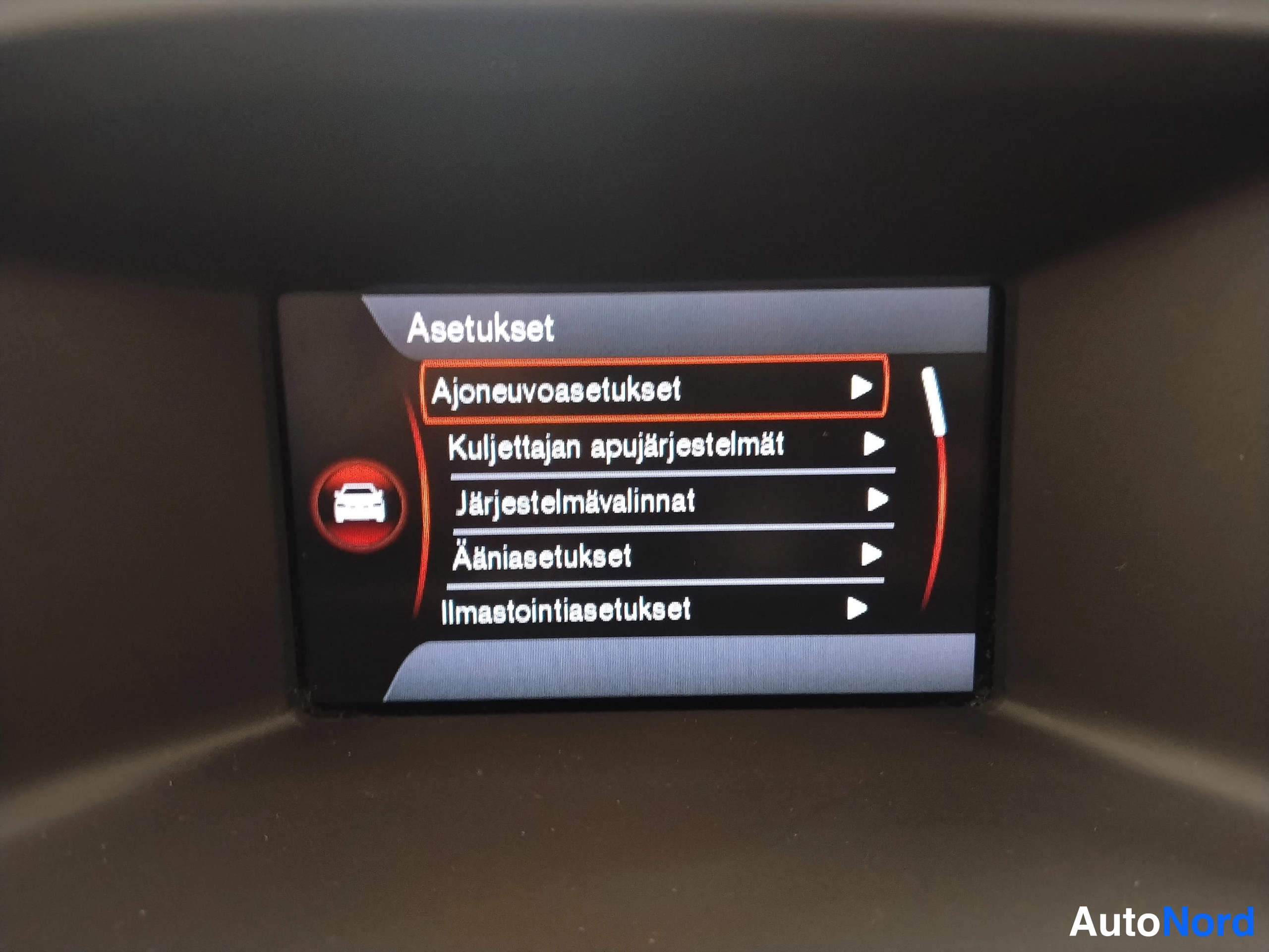 Valkoinen Volvo V60 2011, yksityiskohta, kuva 26