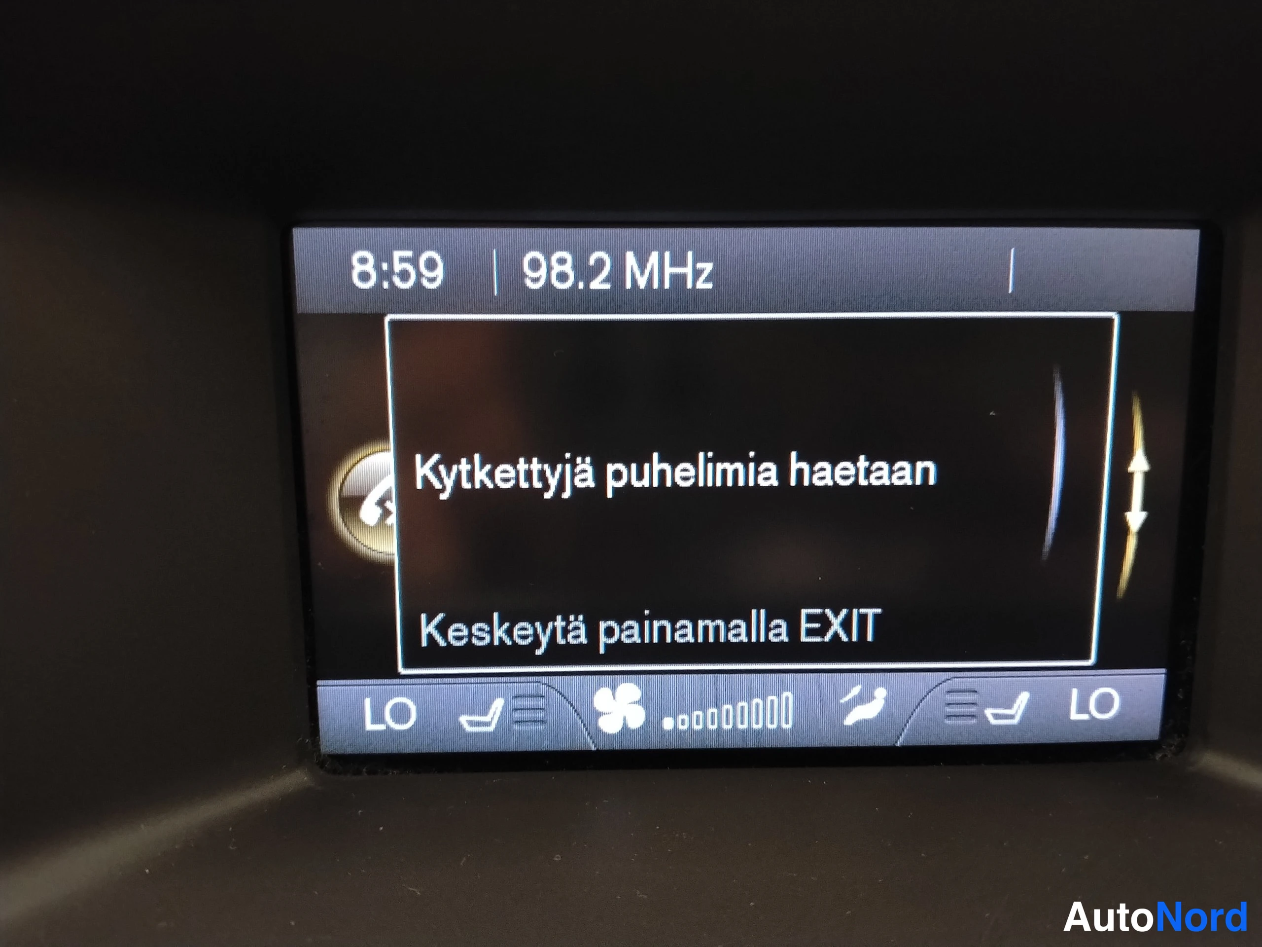 Valkoinen Volvo V60 2011, yksityiskohta, kuva 27
