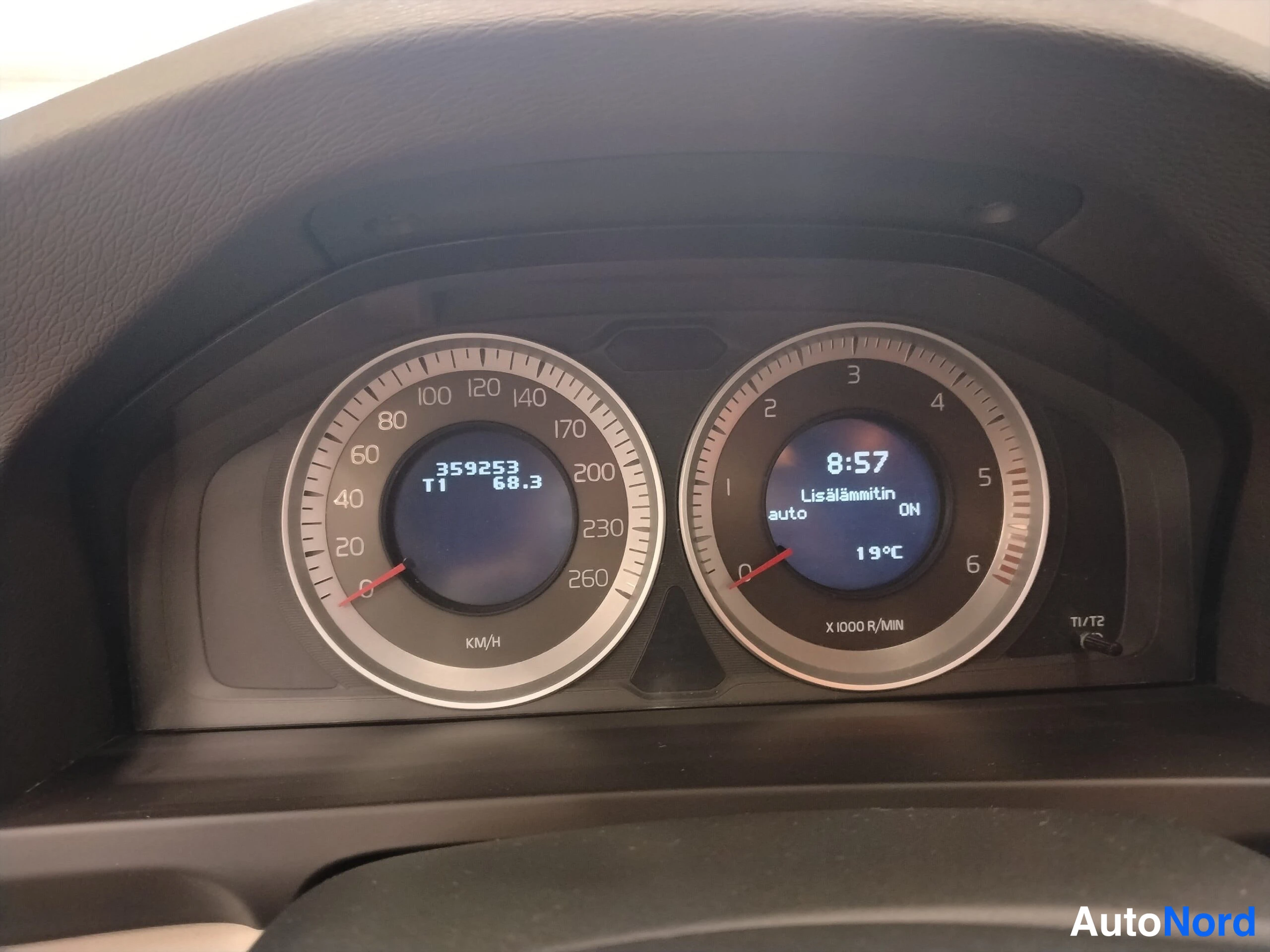 Valkoinen Volvo V60 2011, yksityiskohta, kuva 19