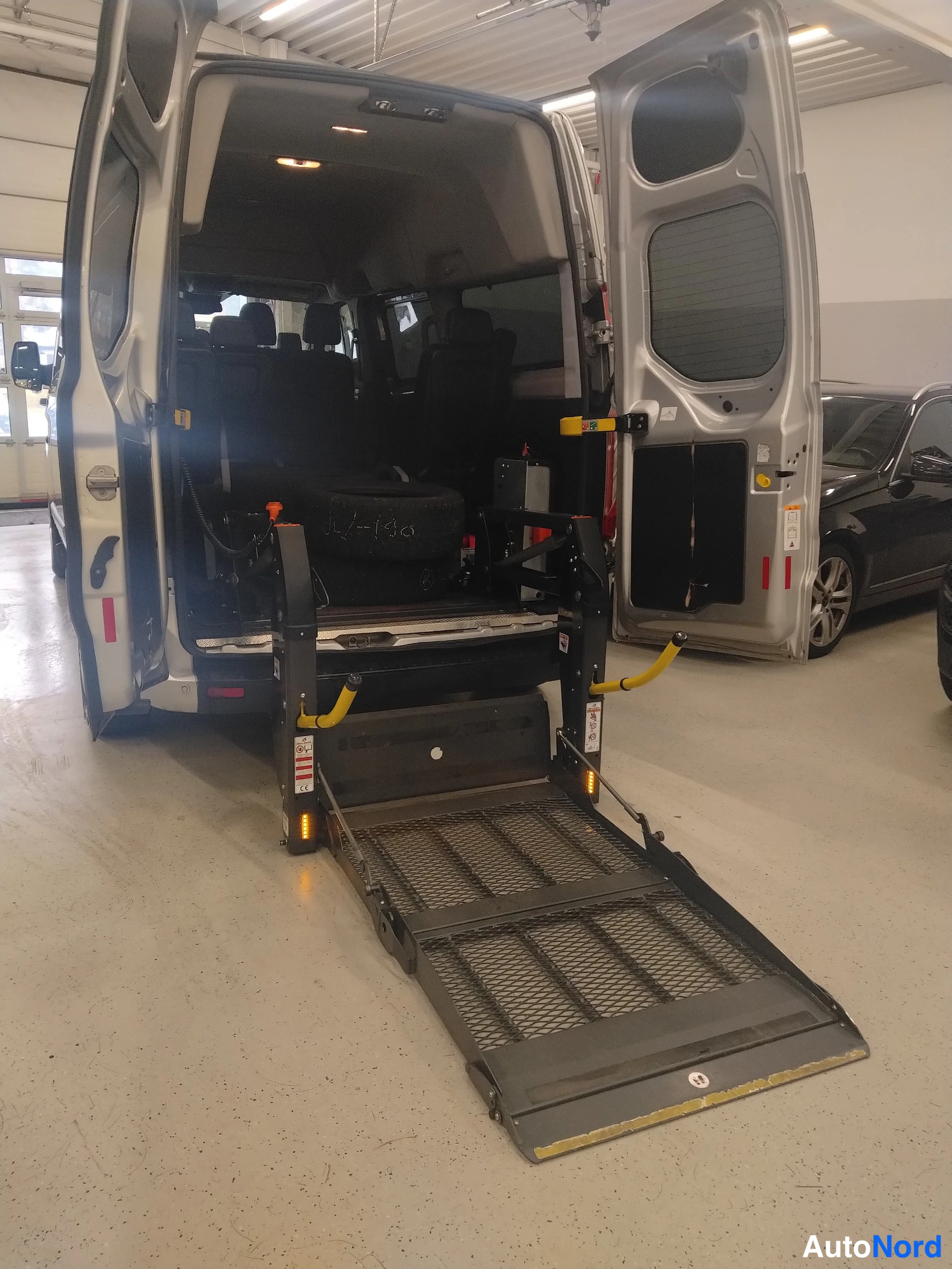 Hopea Ford Transit Custom 2019, takaa, kuva 9