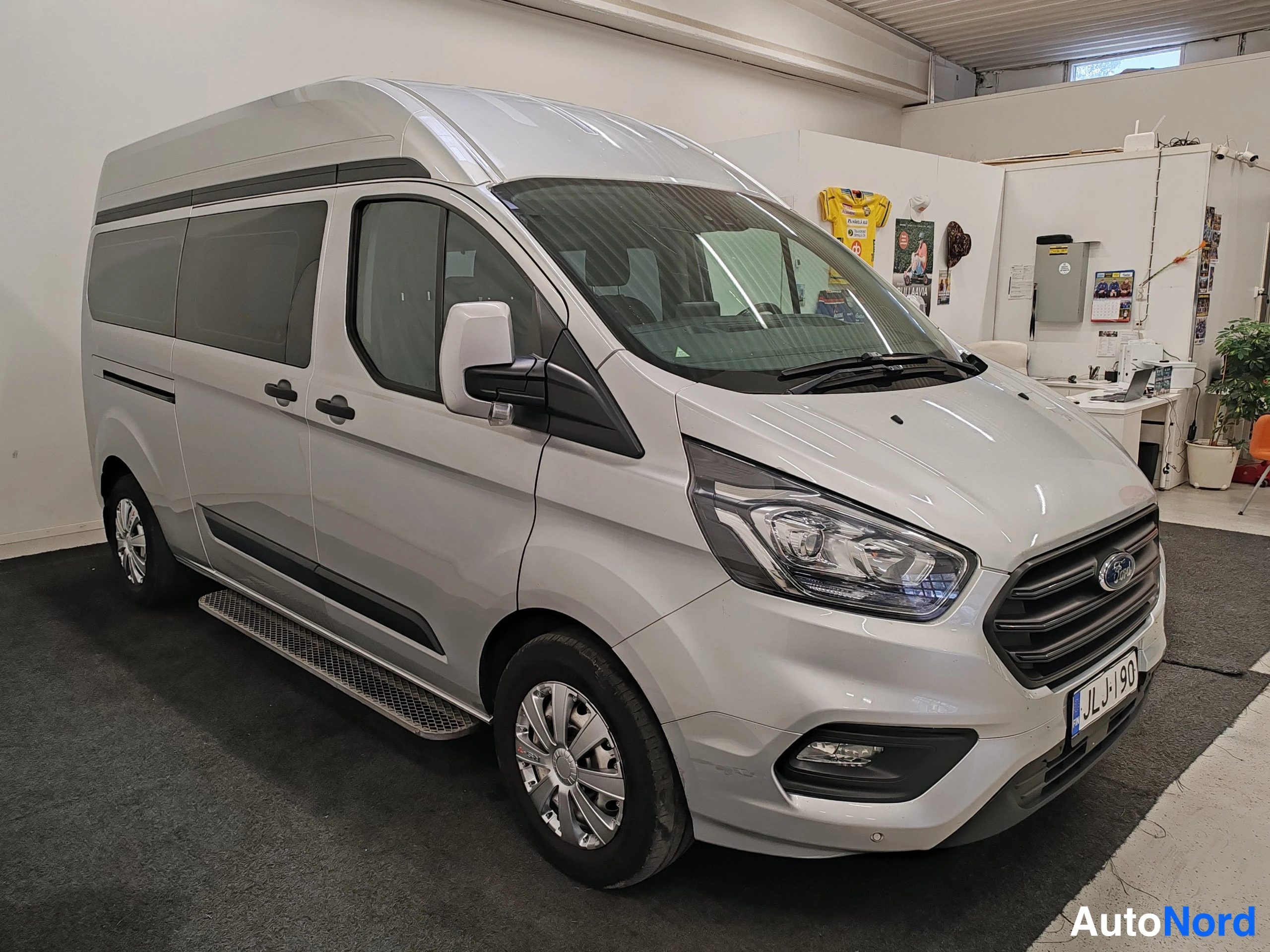 Hopea Ford Transit Custom 2019, etuviisto, keula oikealle, kuva 8