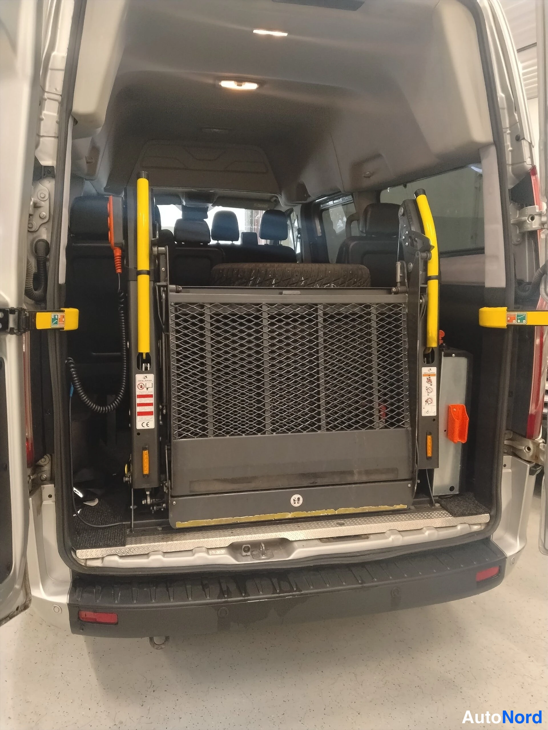 Hopea Ford Transit Custom 2019, tavaratila, kuva 17