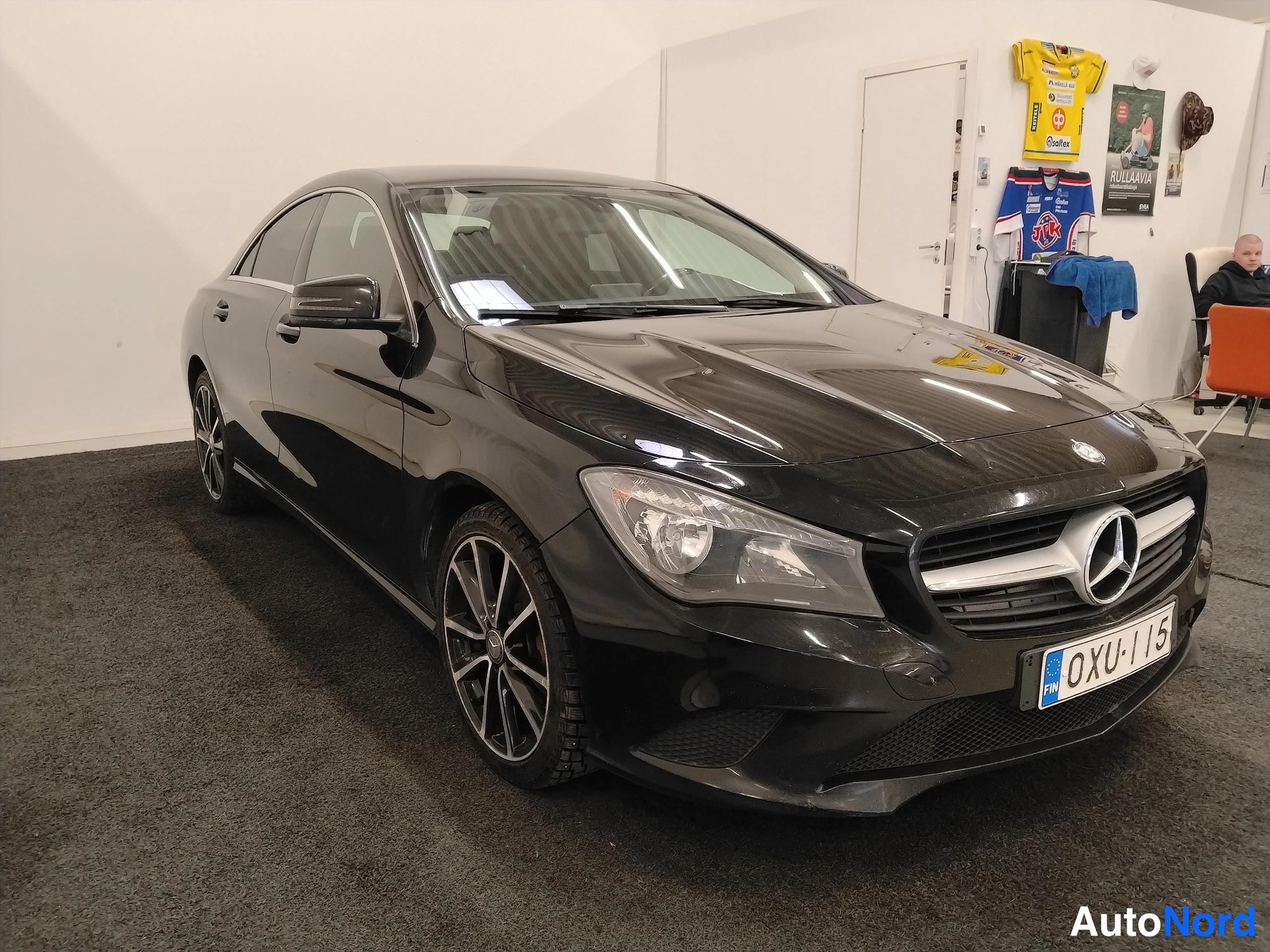 Musta Mercedes-Benz CLA 2014, etuviisto, keula oikealle, kuva 6