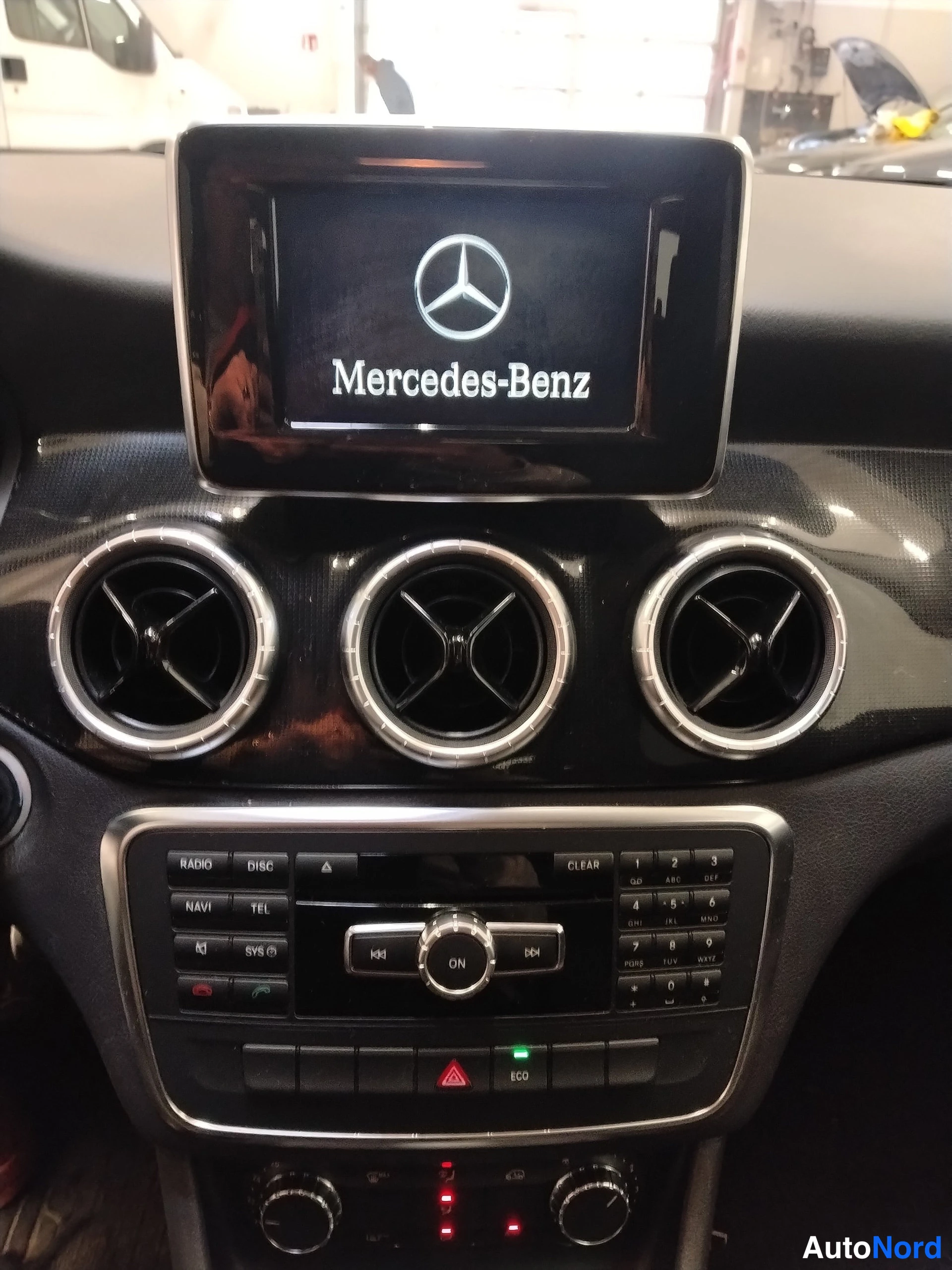 Musta Mercedes-Benz CLA 2014, ohjaamo, kuva 19