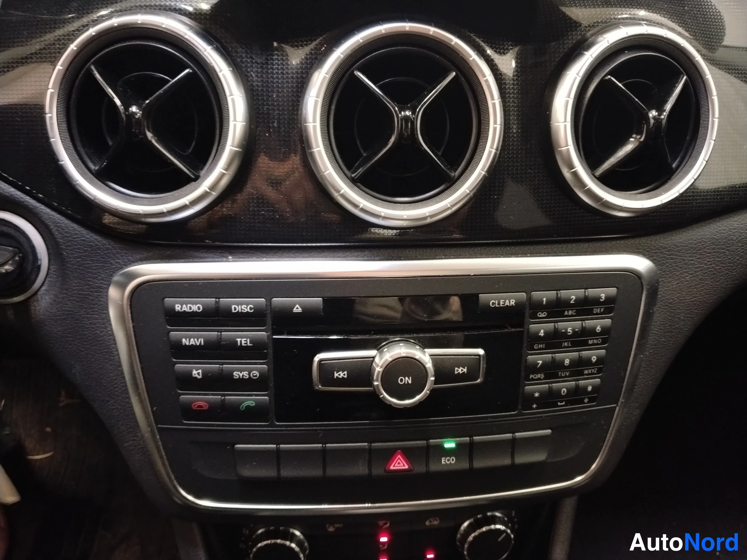 Musta Mercedes-Benz CLA 2014, yksityiskohta, kuva 29