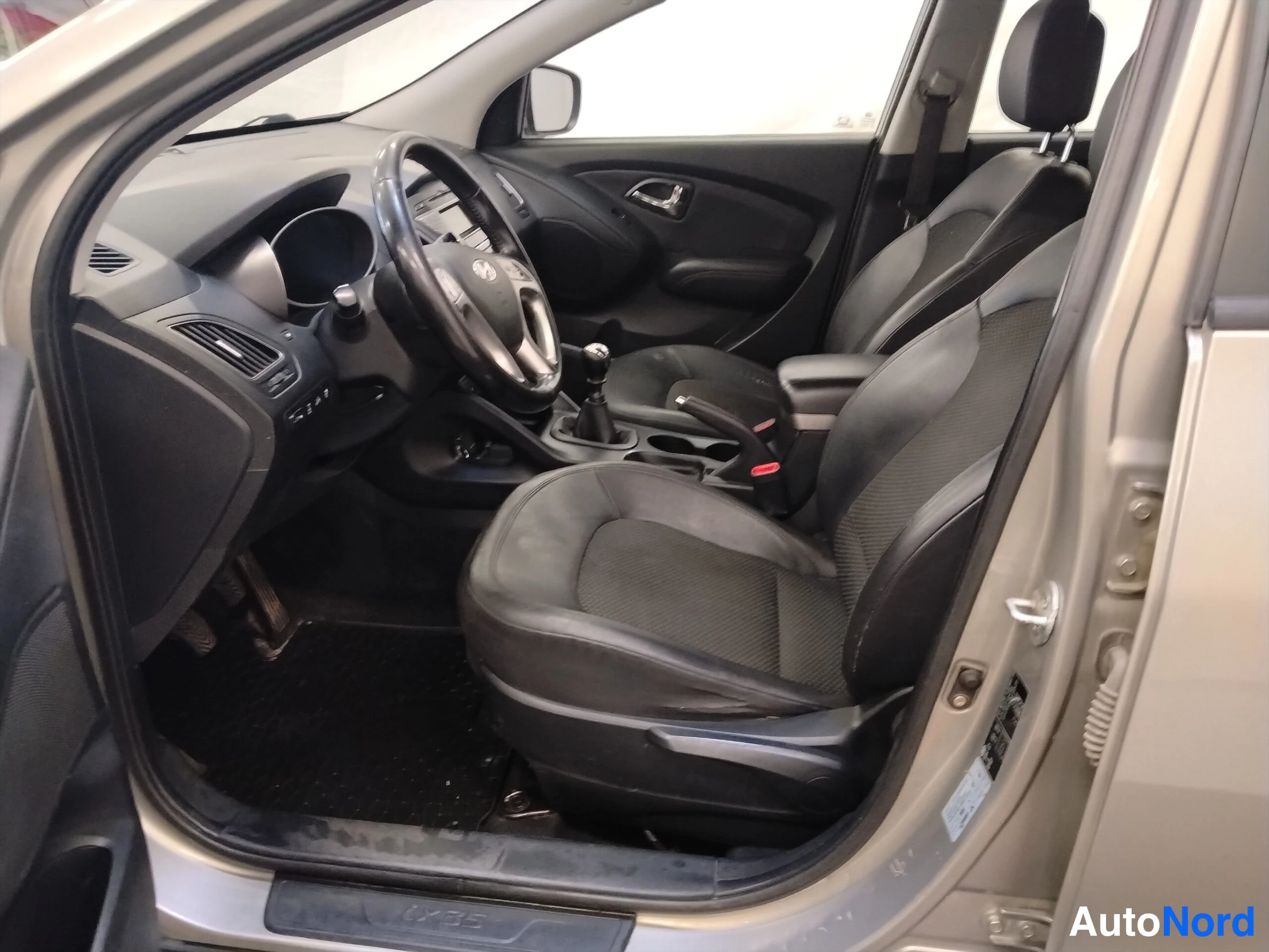 Hopea Hyundai ix35 2010, ohjaamo, kuva 14