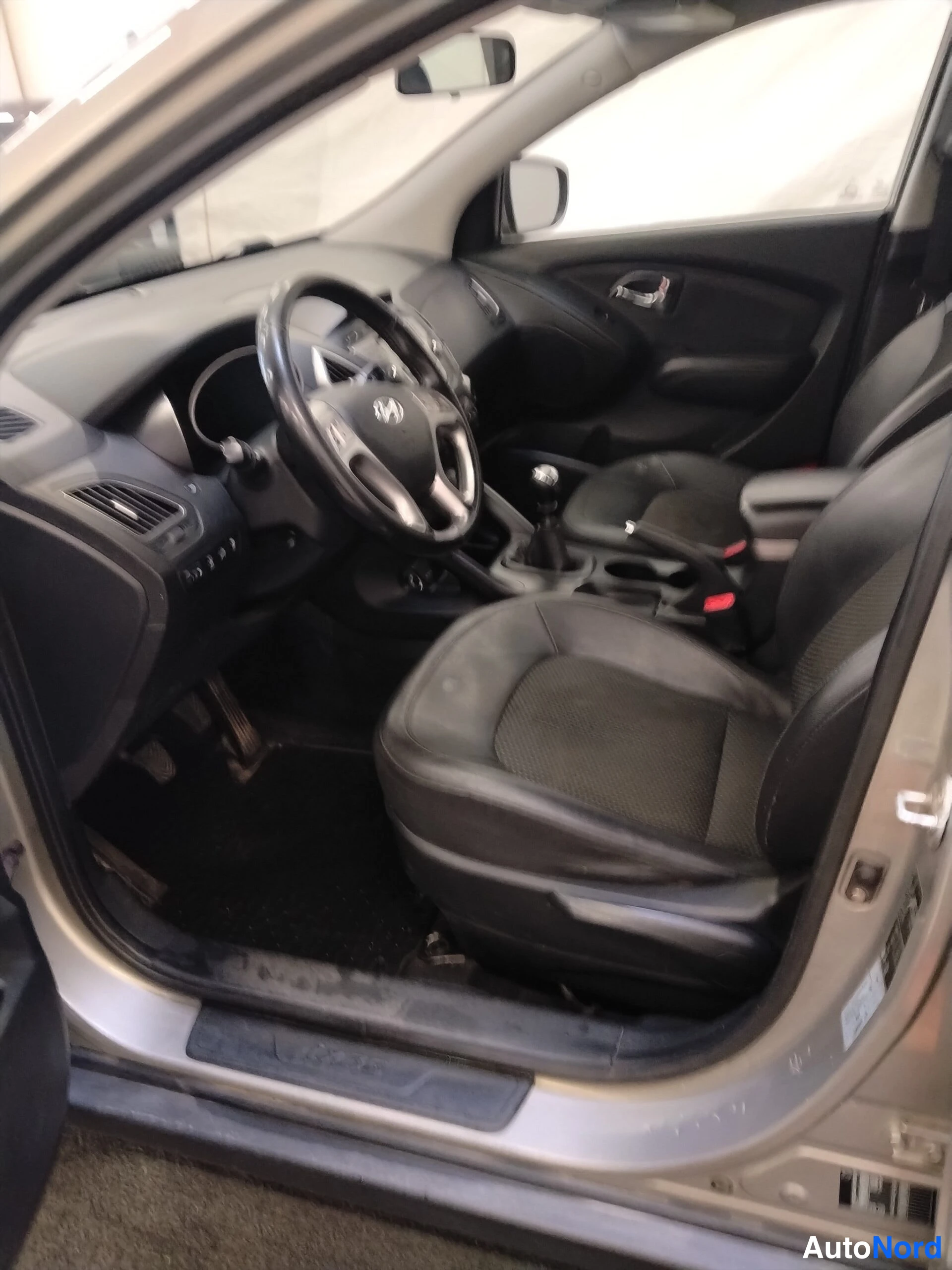 Hopea Hyundai ix35 2010, ohjaamo, kuva 15