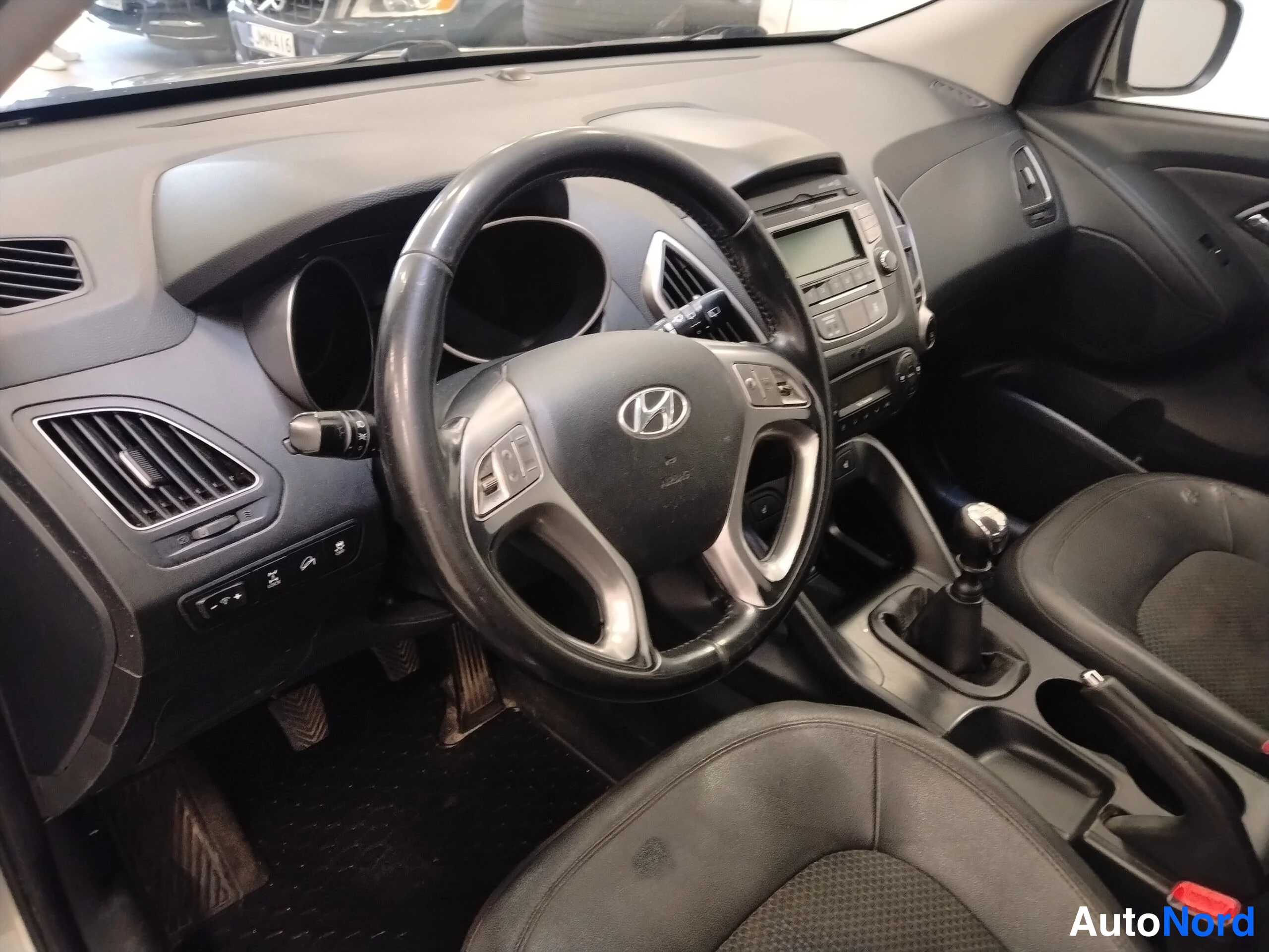 Hopea Hyundai ix35 2010, ohjaamo, kuva 16