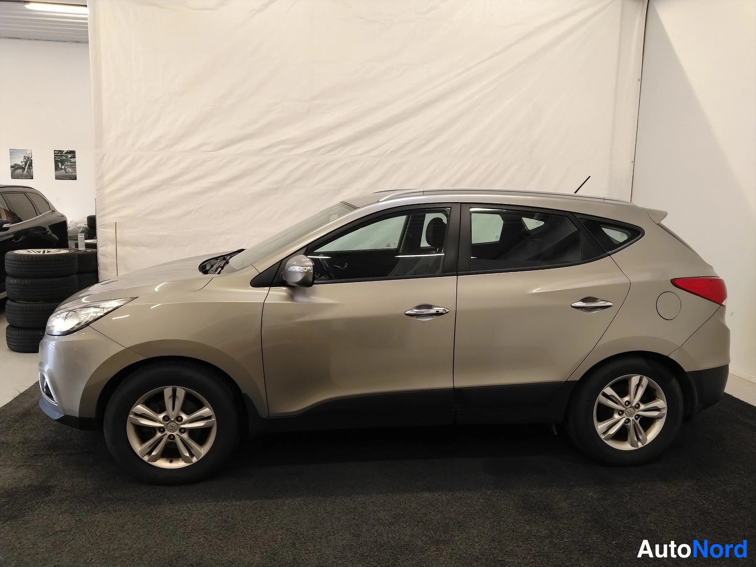 Hopea Hyundai ix35 2010, sivulta, kuva 8