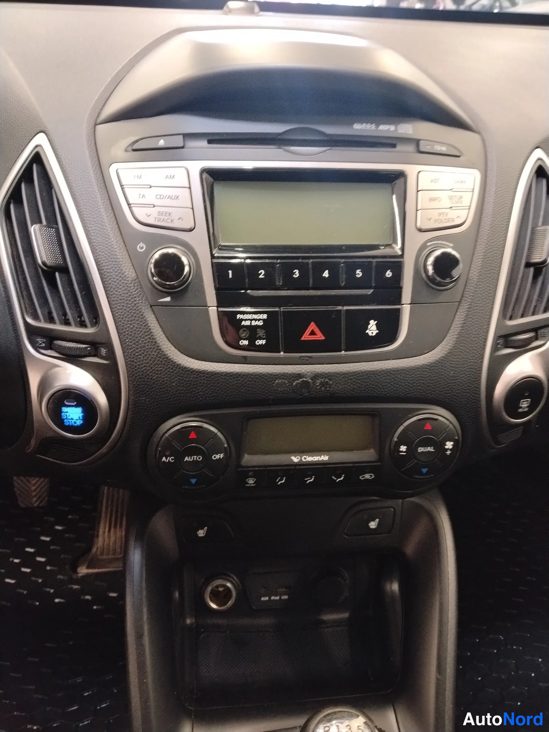 Hopea Hyundai ix35 2010, ohjaamo, kuva 20