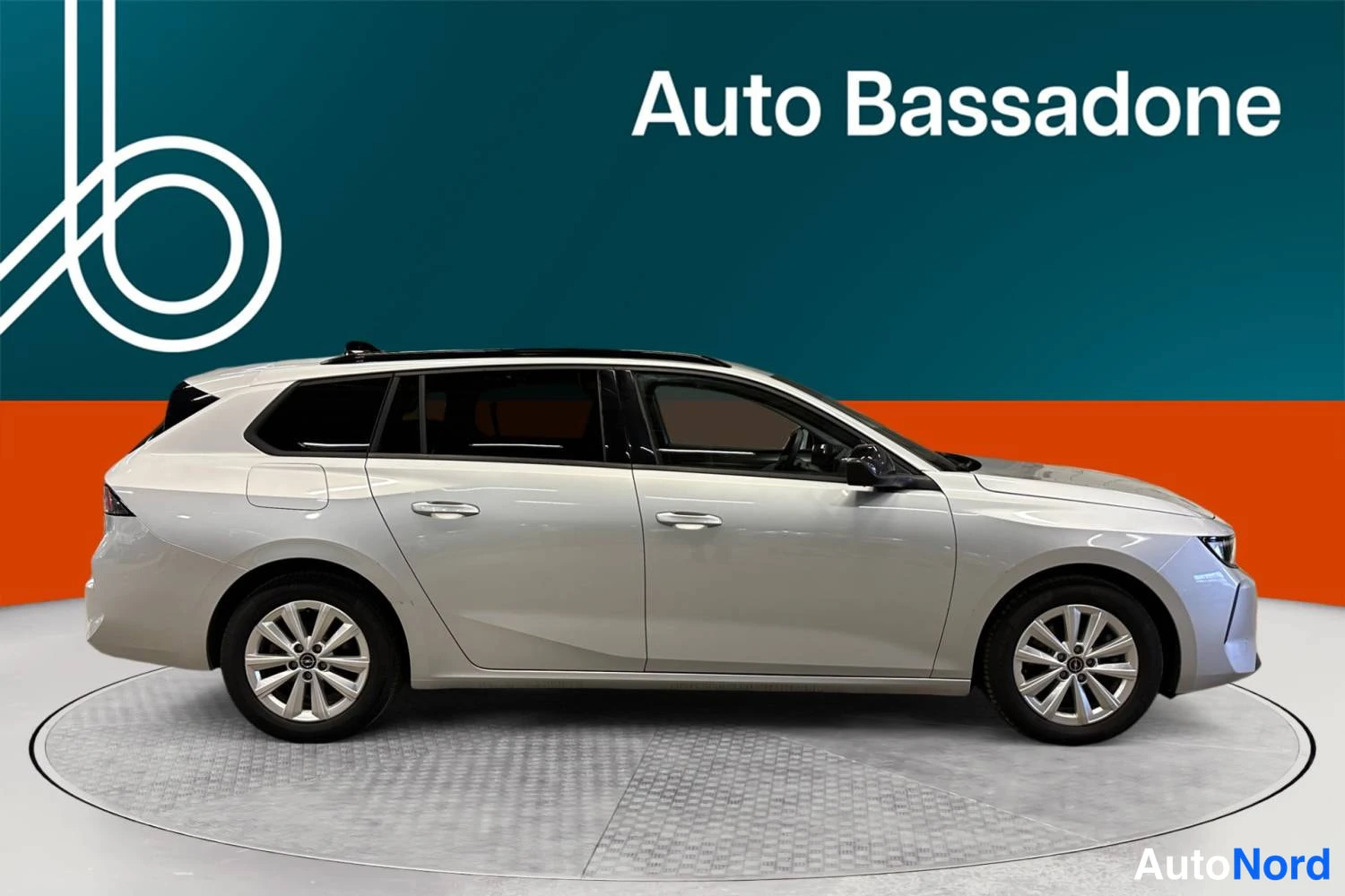 Hopea Opel Astra Sports Tourer 2024, sivulta, kuva 4