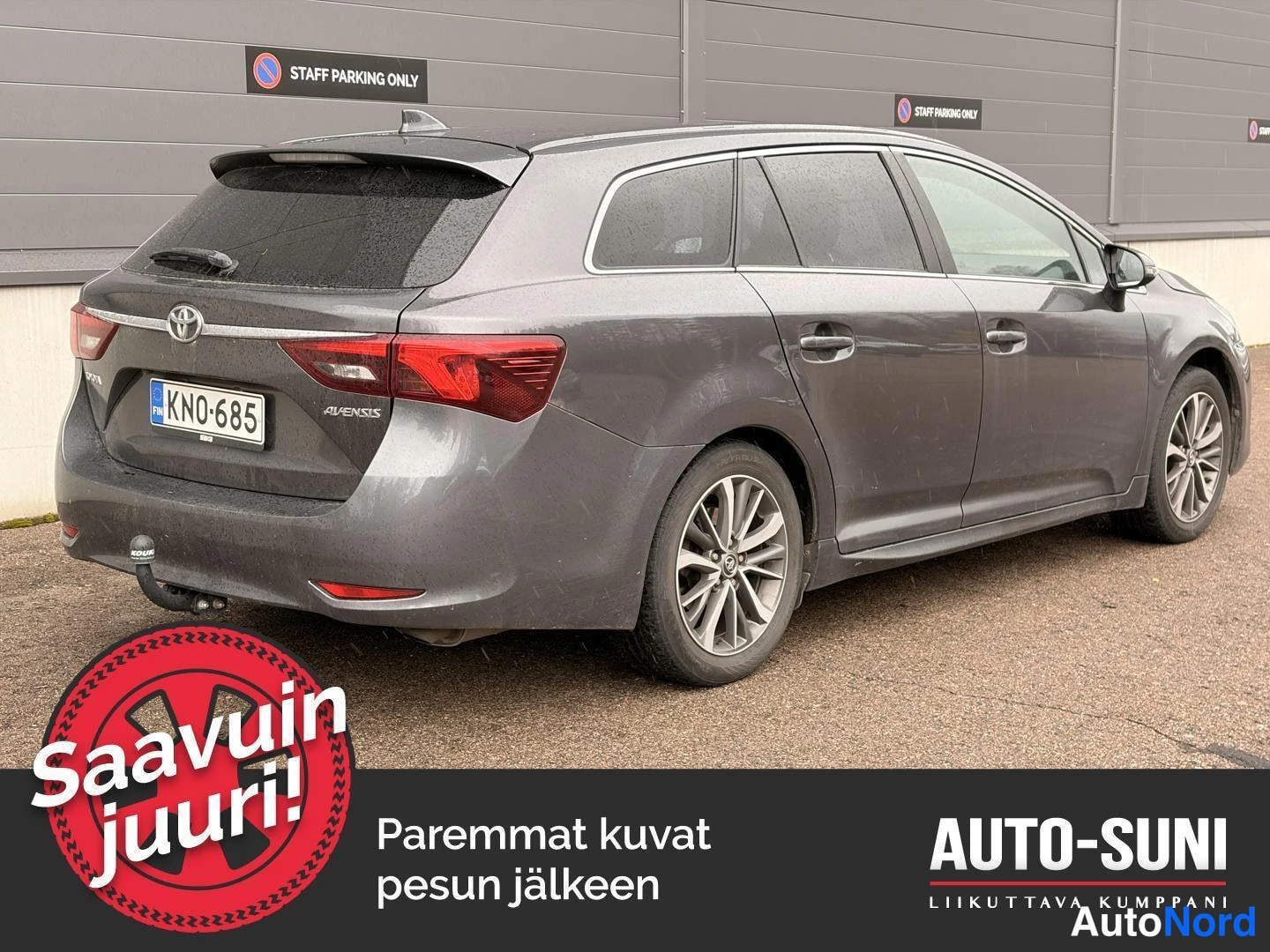 Harmaa Toyota Avensis 2016, takaviisto, kuva 2