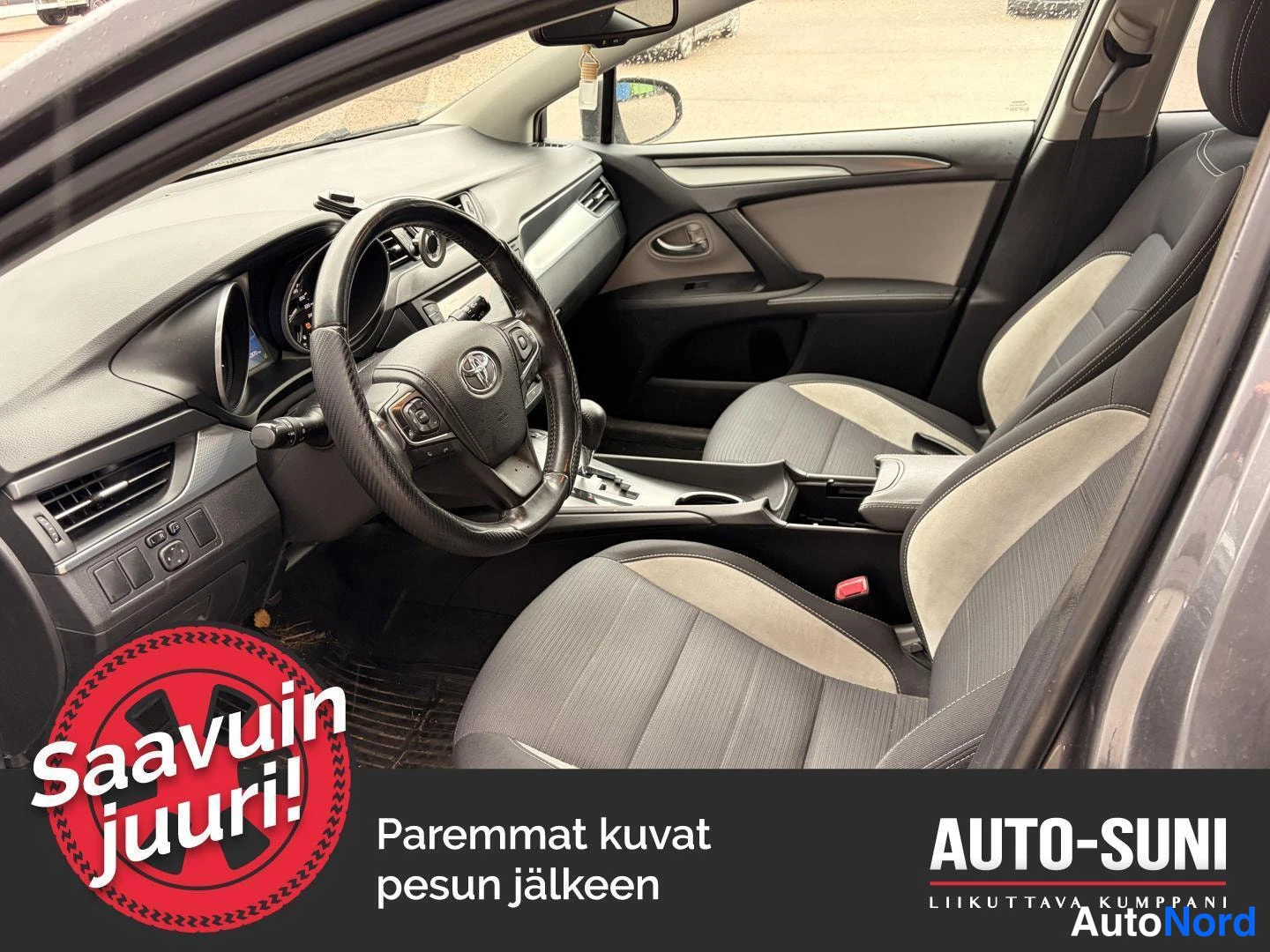 Harmaa Toyota Avensis 2016, ohjaamo, kuva 3