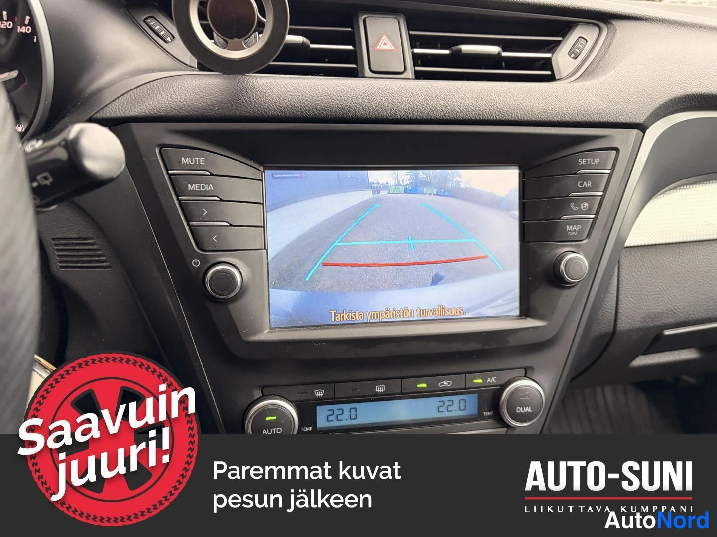 Harmaa Toyota Avensis 2016, yksityiskohta, kuva 7