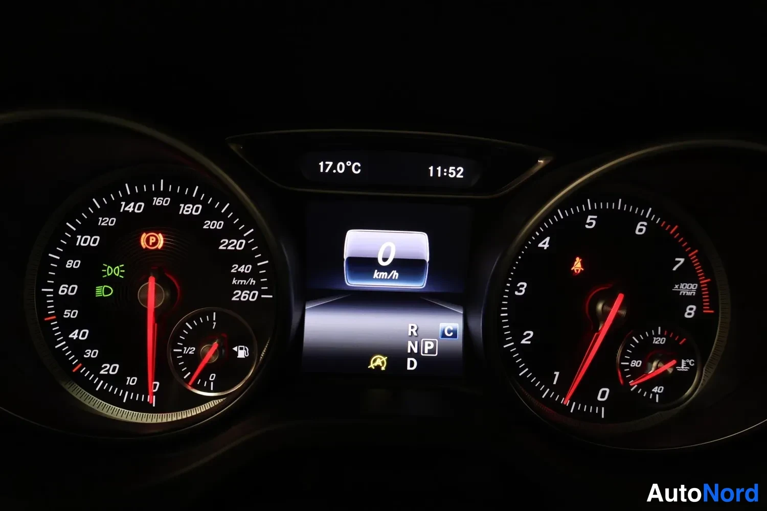 Valkoinen Mercedes-Benz CLA 180 2018, yksityiskohta, kuva 15