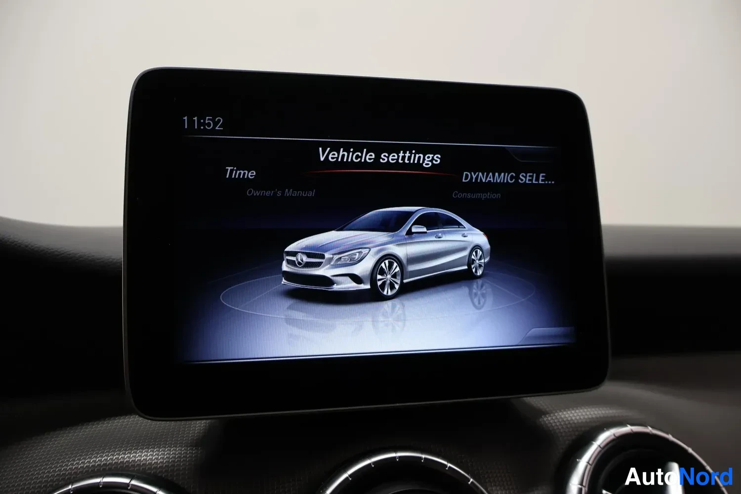 Valkoinen Mercedes-Benz CLA 180 2018, yksityiskohta, kuva 22