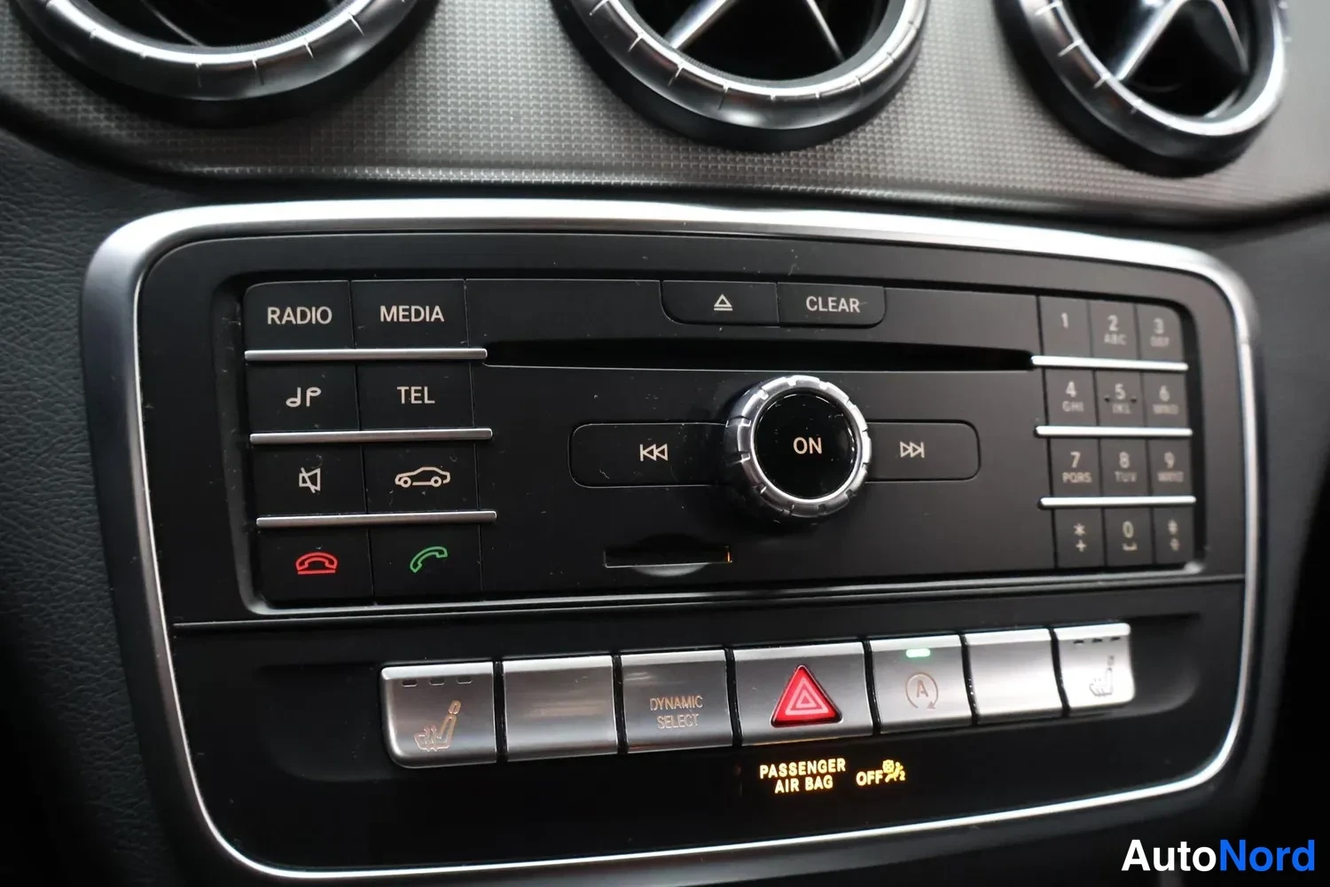 Valkoinen Mercedes-Benz CLA 180 2018, yksityiskohta, kuva 23