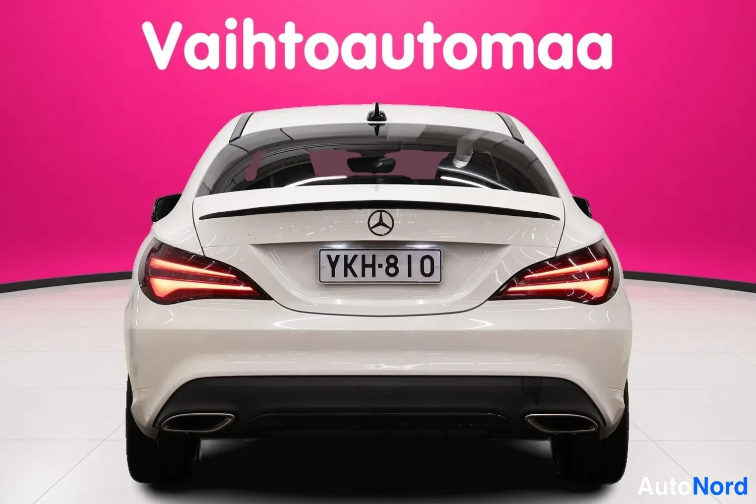 Valkoinen Mercedes-Benz CLA 180 2018, takaa, kuva 6