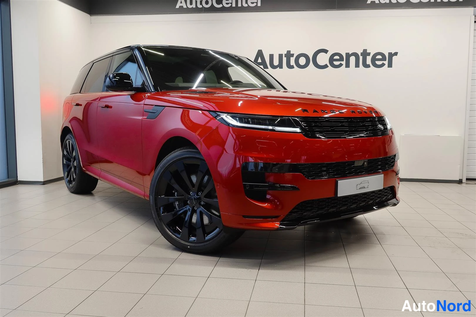 Oranssi Land Rover Range Rover Sport 2026, etuviisto, keula oikealle, kuva 2