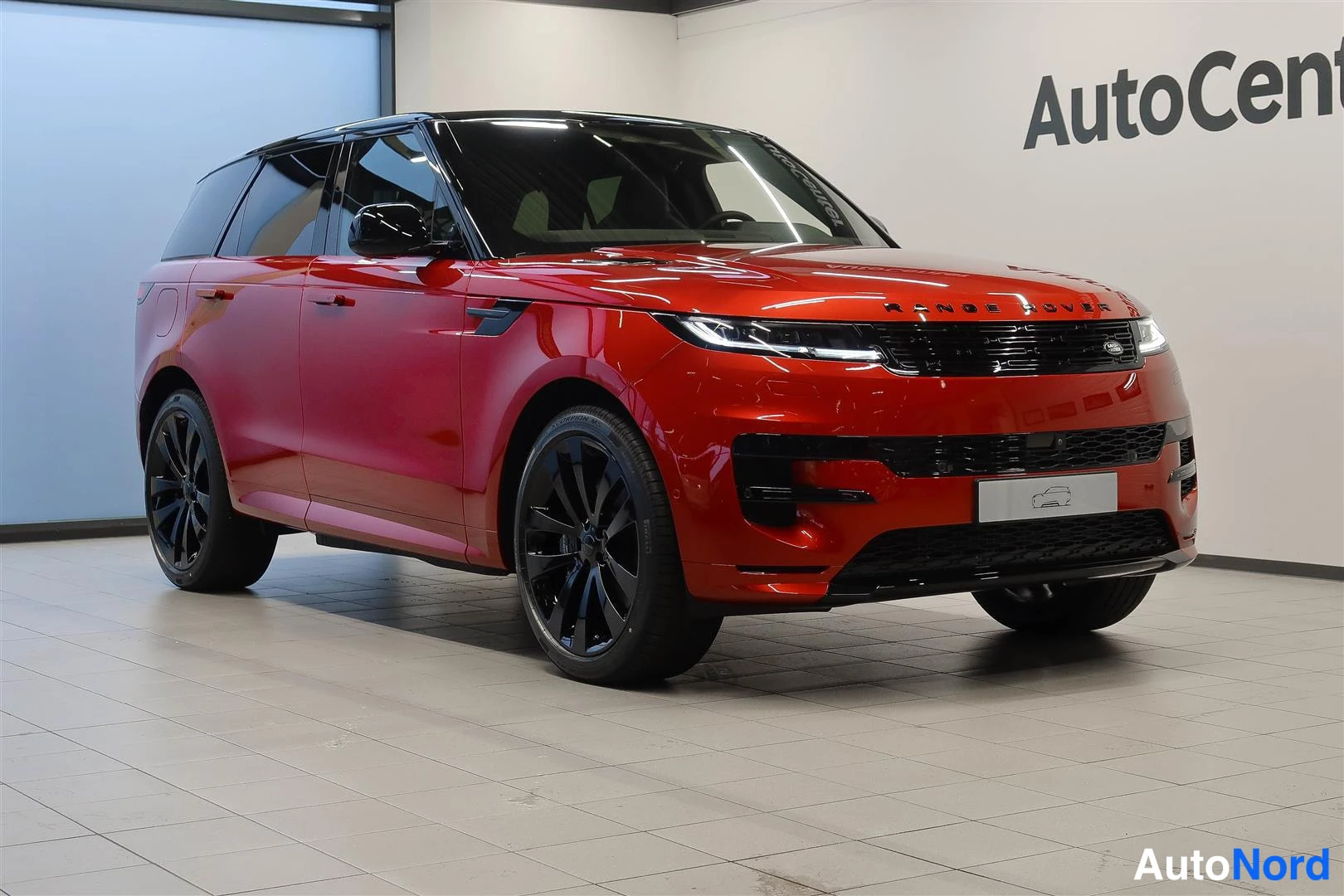 Oranssi Land Rover Range Rover Sport 2026, etuviisto, keula oikealle, kuva 3