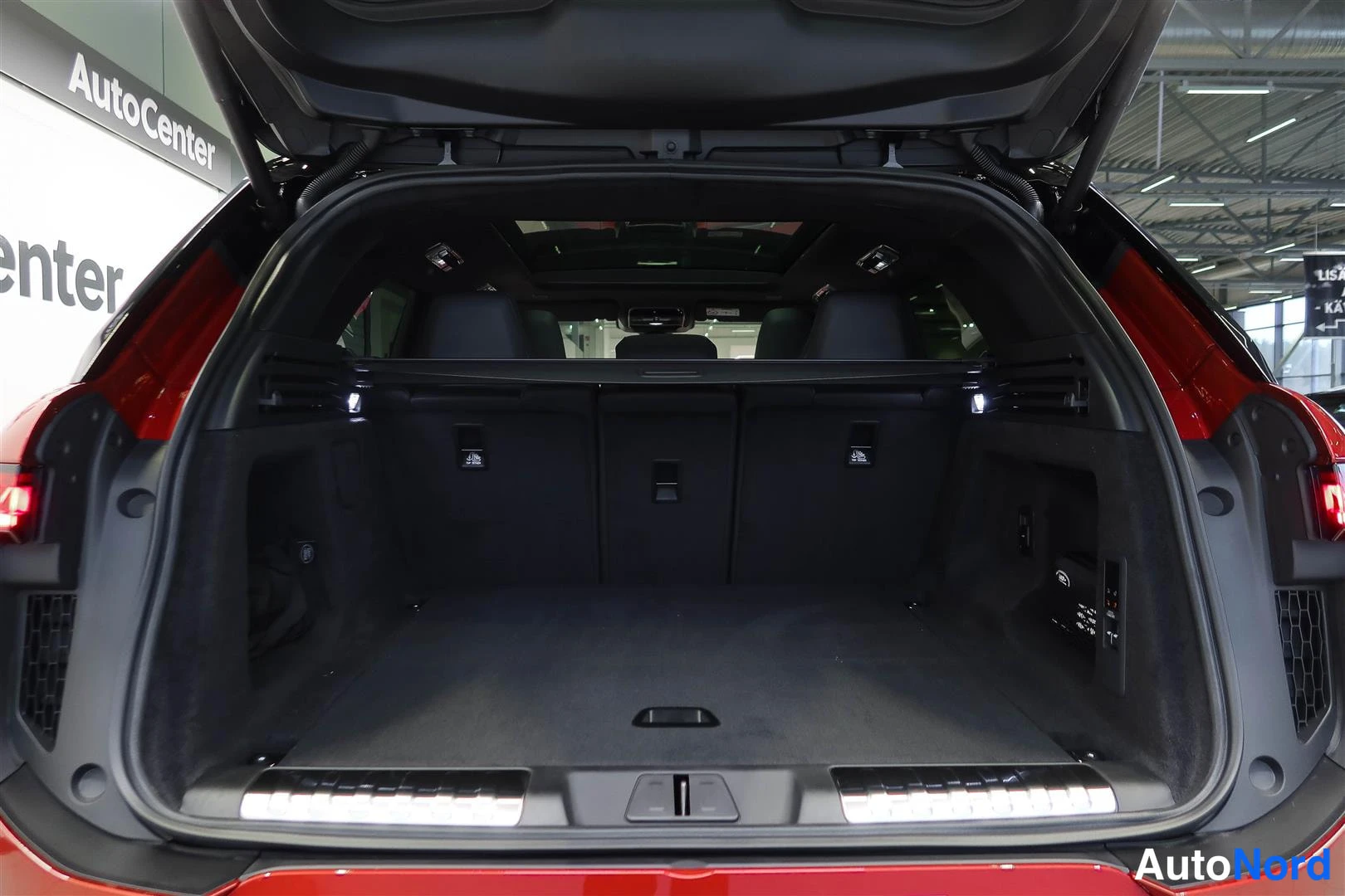 Oranssi Land Rover Range Rover Sport 2026, tavaratila, kuva 16