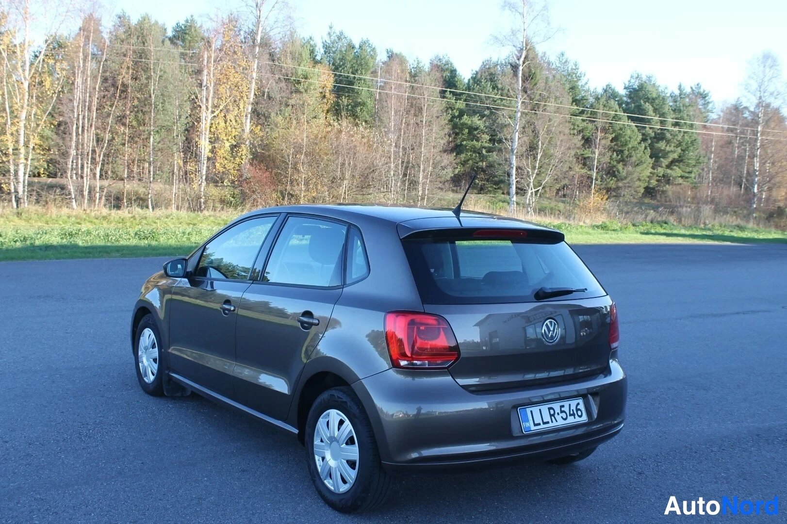 Ruskea Volkswagen Polo 2013, takaviisto, kuva 8