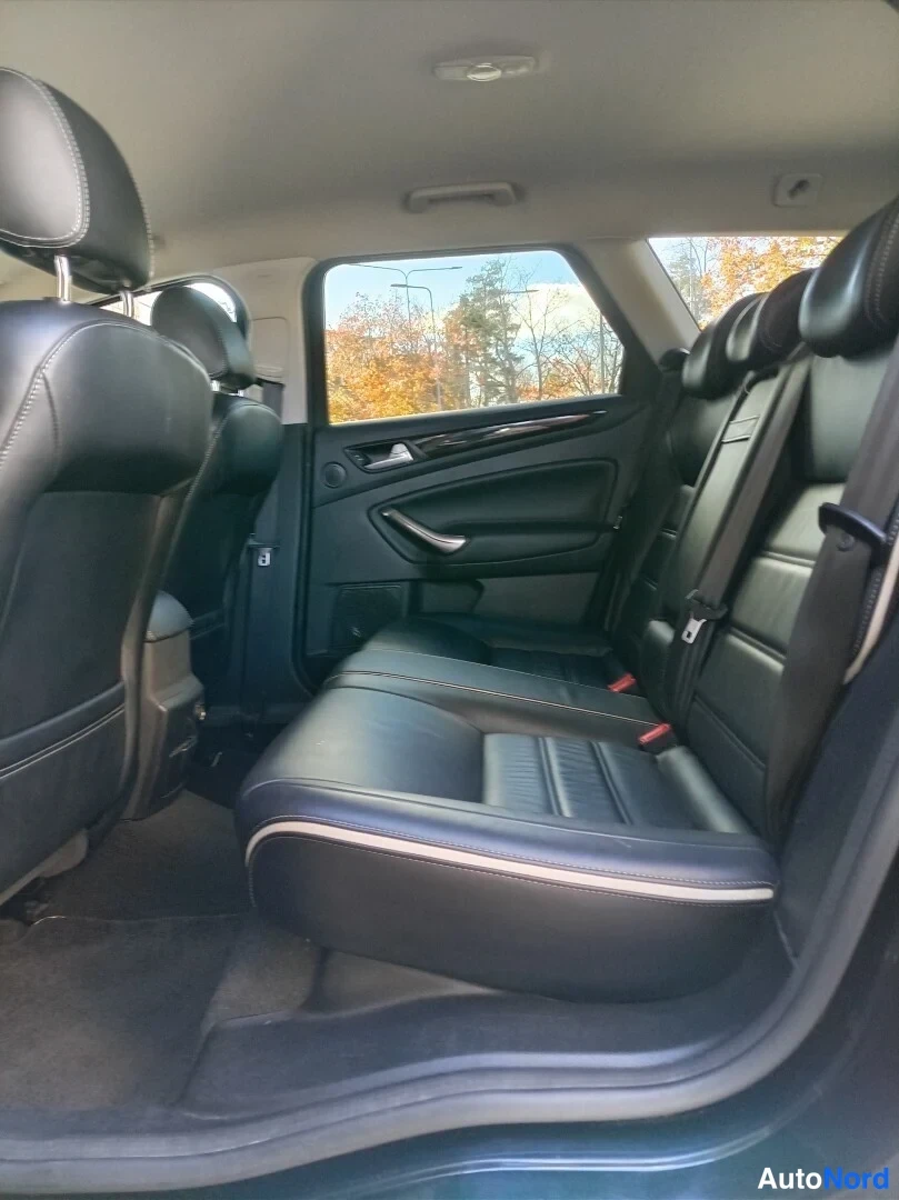 Musta Ford Mondeo 2014, takaistuimet, kuva 11