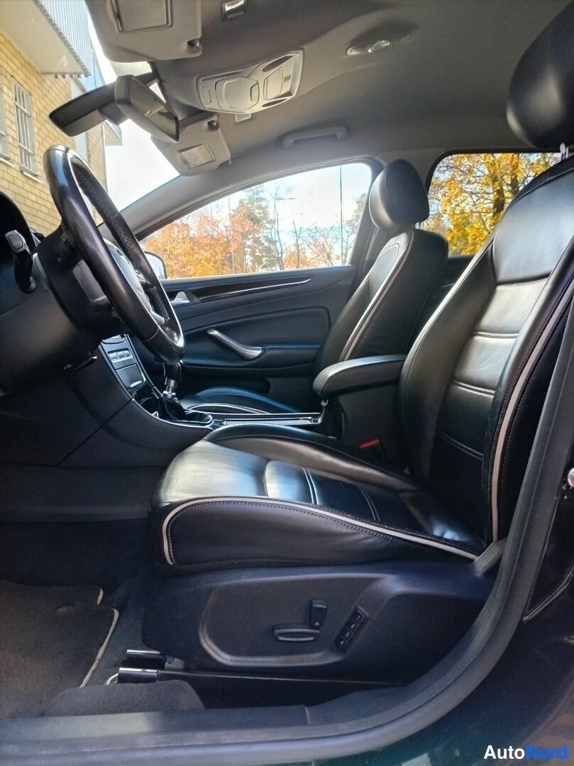 Musta Ford Mondeo 2014, etuistuimet, kuva 8