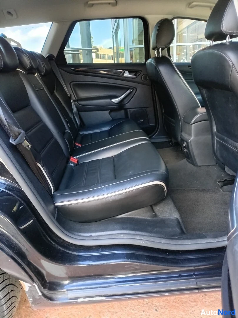 Musta Ford Mondeo 2014, takaistuimet, kuva 10