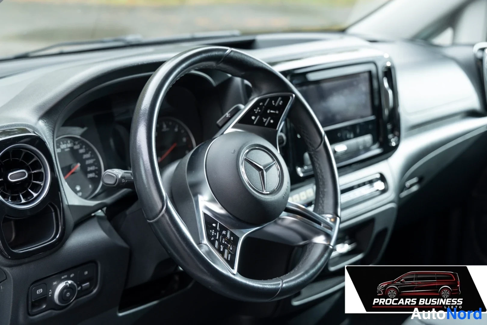 Valkoinen Mercedes-Benz Vito 119 CDI 2025, ohjaamo, kuva 7