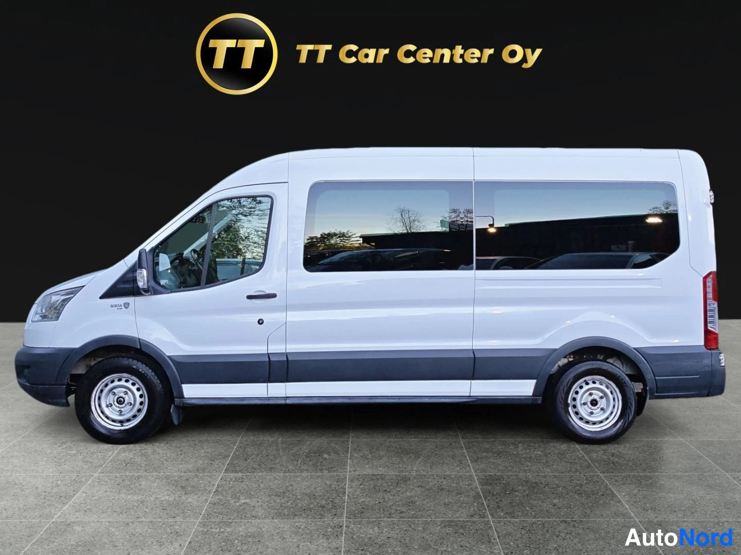 Valkoinen Ford Transit 2014, sivulta, kuva 5