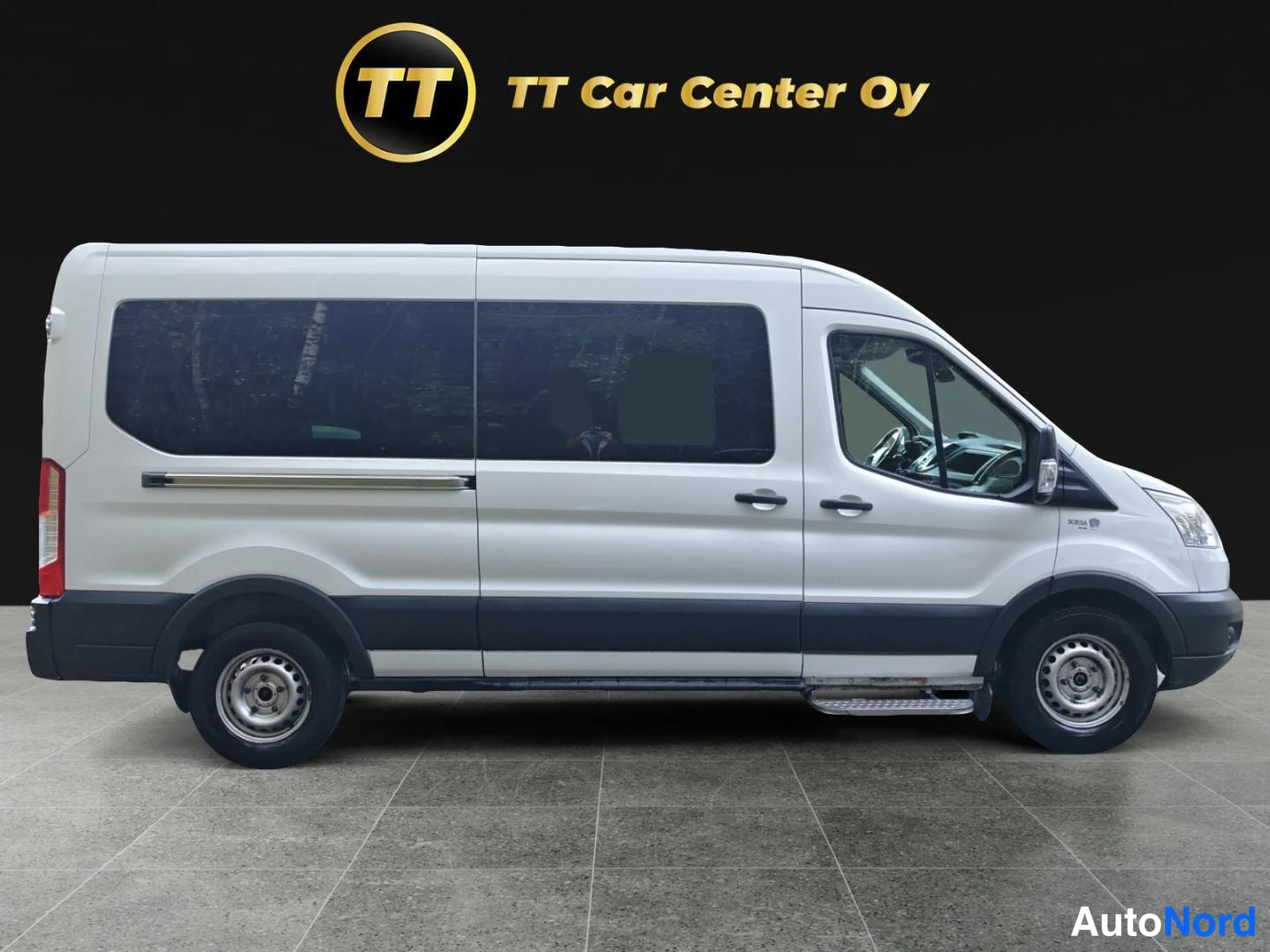 Valkoinen Ford Transit 2014, etuviisto, keula oikealle, kuva 3