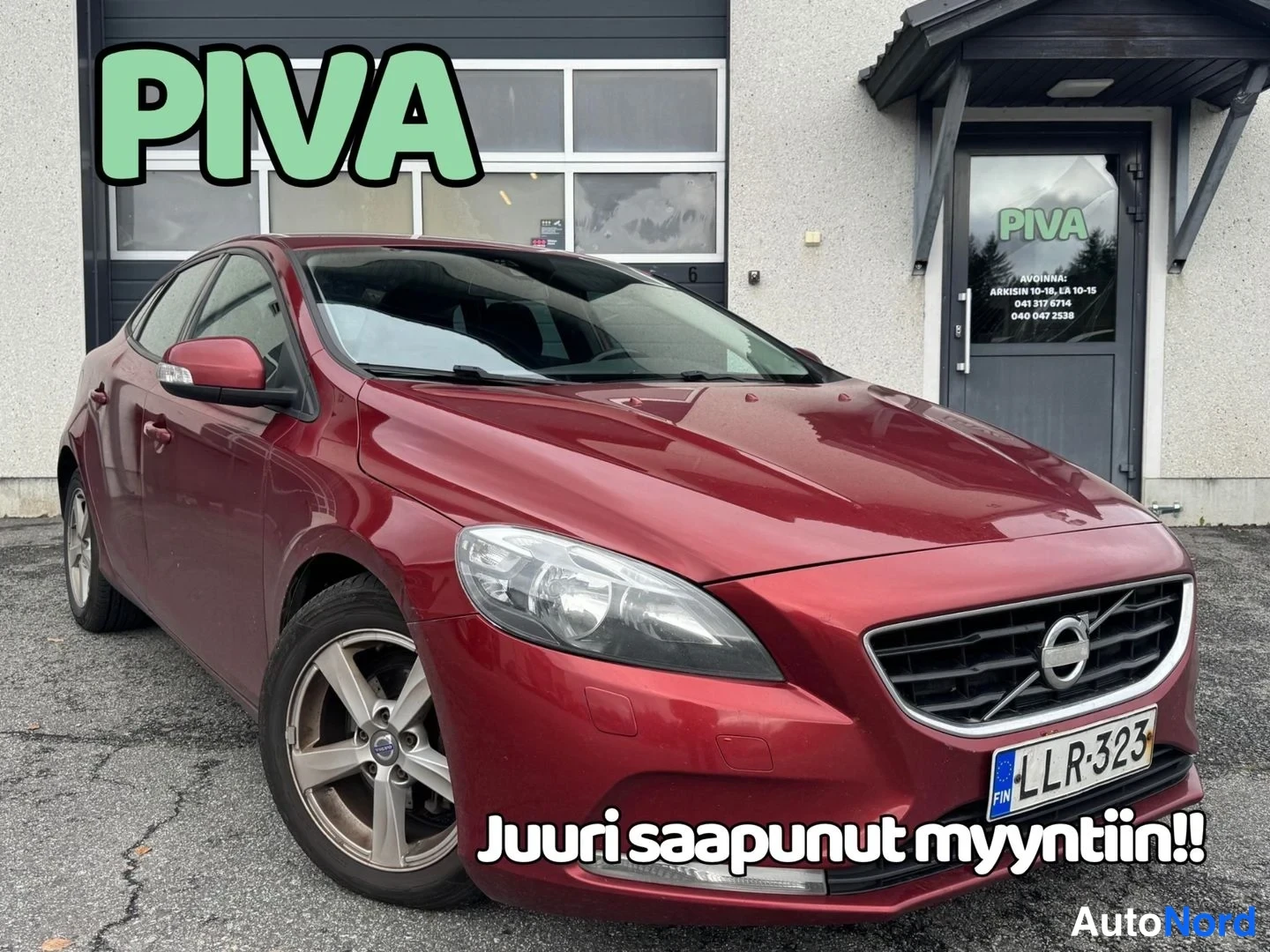Punainen Volvo V40 2012, etuviisto, keula oikealle, kuva 4