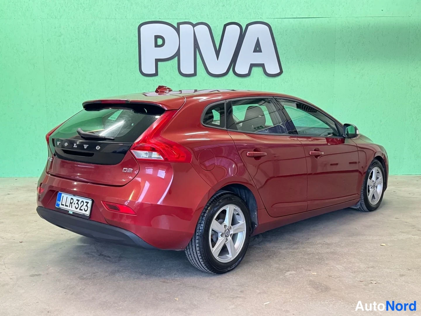 Punainen Volvo V40 2013, takaviisto, kuva 5