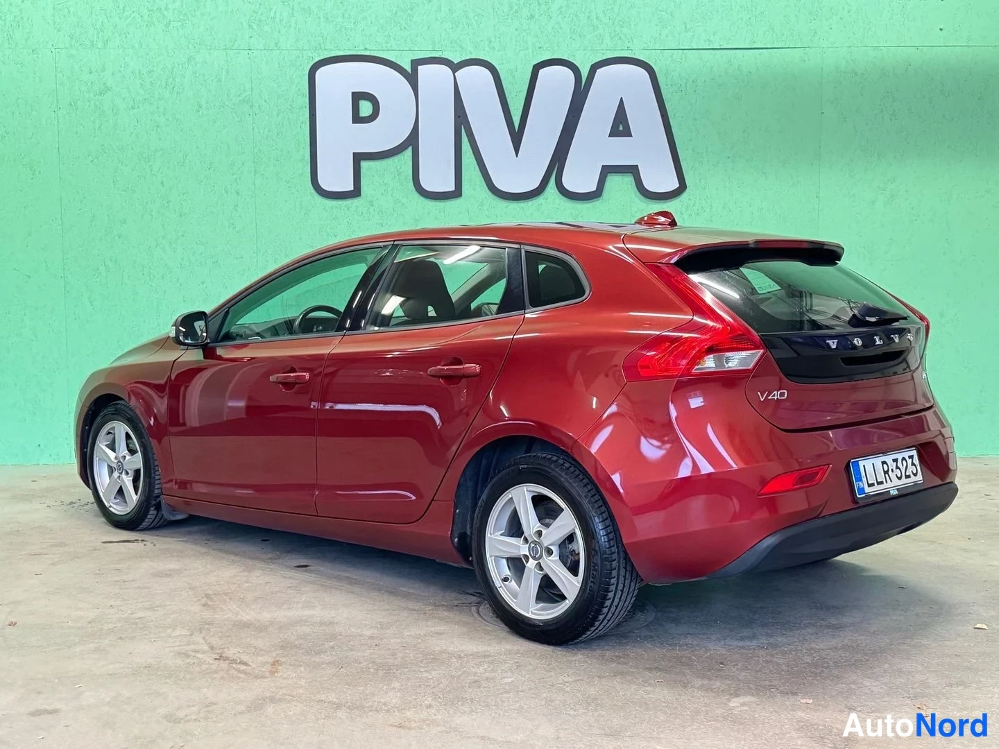 Punainen Volvo V40 2013, takaviisto, kuva 6