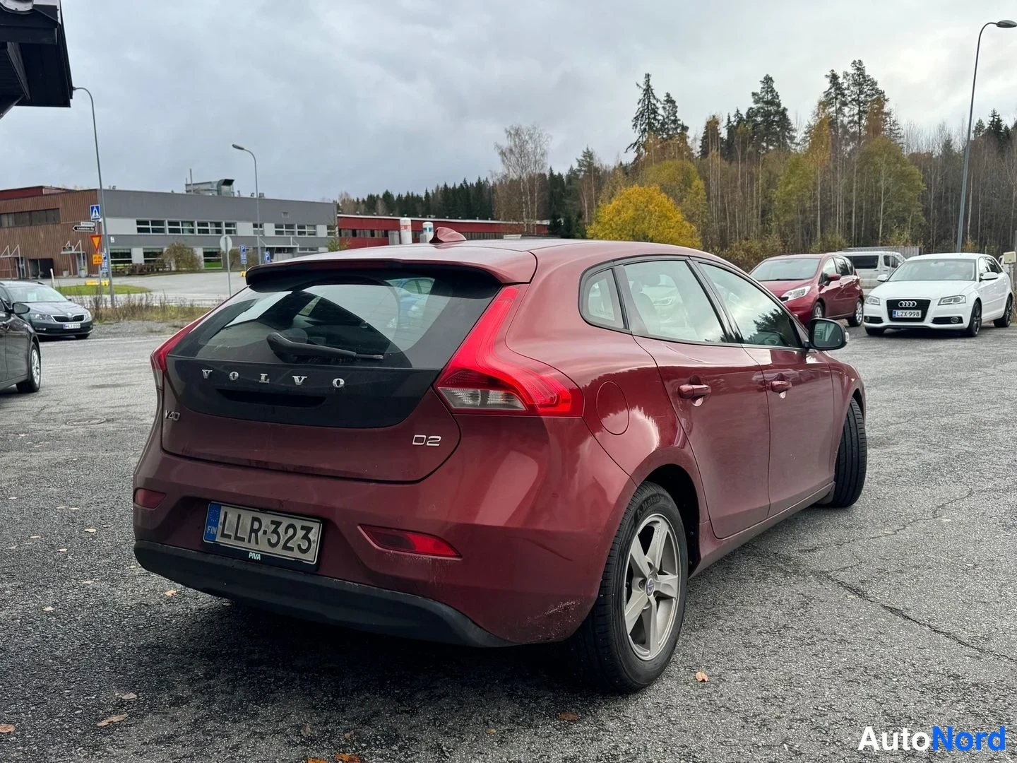 Punainen Volvo V40 2012, takaviisto, kuva 5