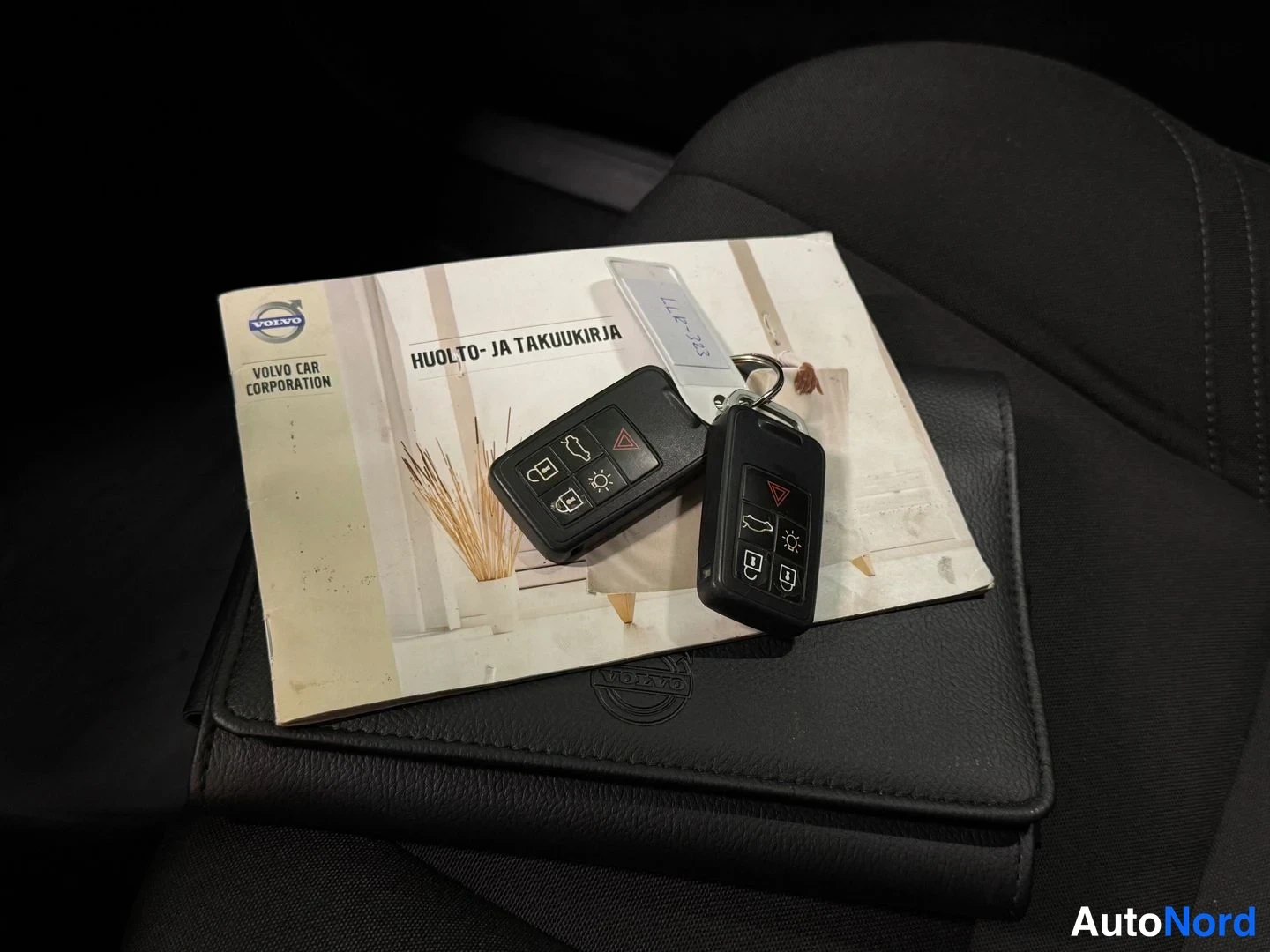 Punainen Volvo V40 2013, kuva 29