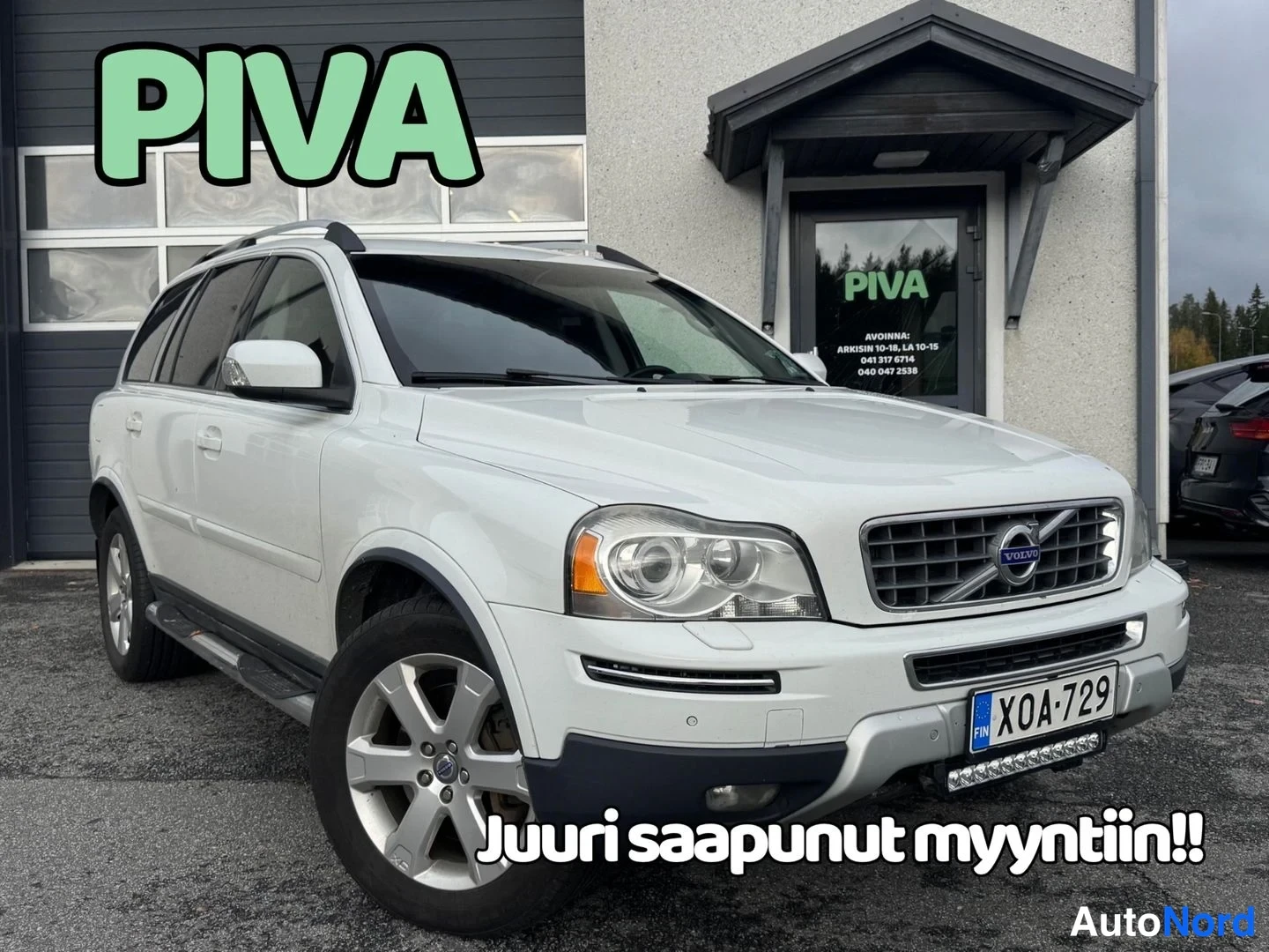 Valkoinen Volvo XC90 2011, etuviisto, keula oikealle, kuva 4