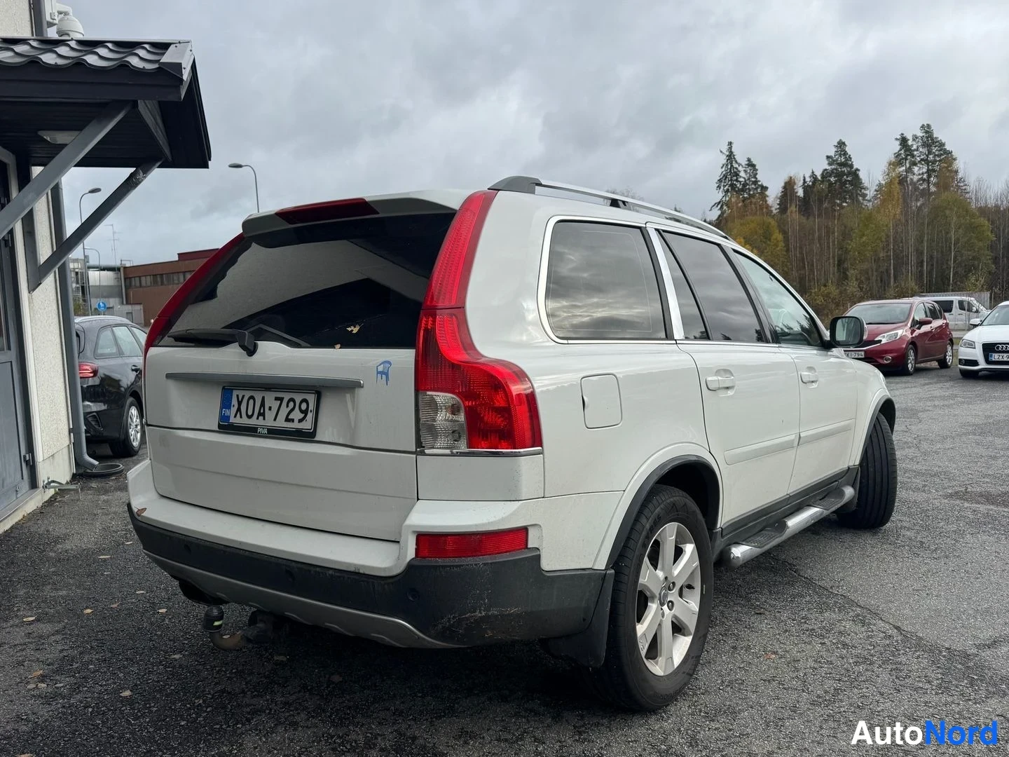Valkoinen Volvo XC90 2011, takaviisto, kuva 5