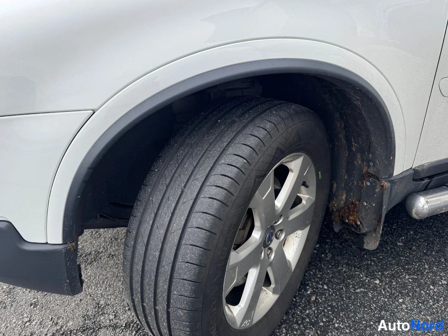Valkoinen Volvo XC90 2011, yksityiskohta, kuva 9